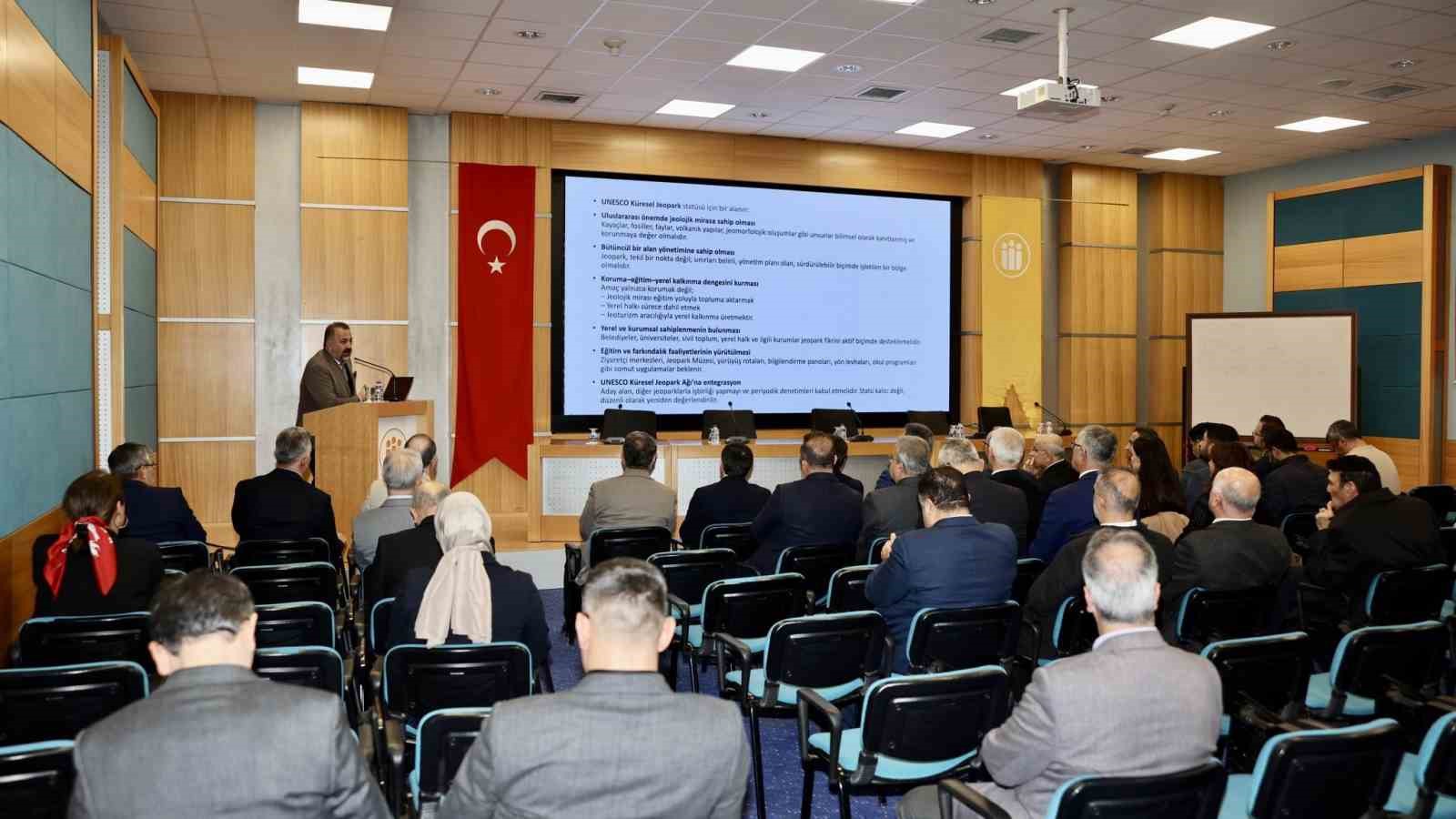 Akçadağ’da Levent Vadisi Jeoparkı projesi değerlendirildi
