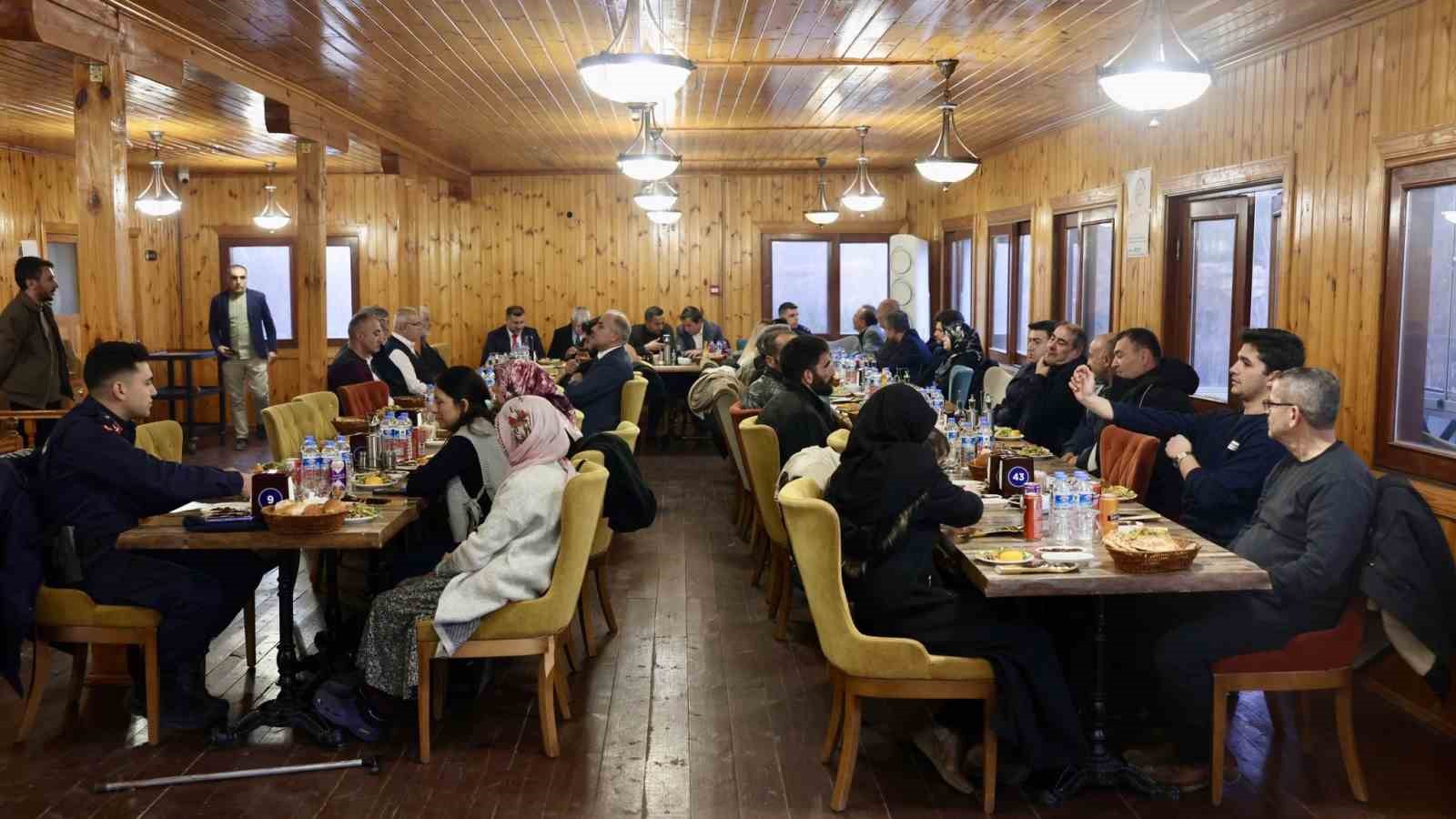 Akçadağ’da Ramazan’ın ilk iftarı şehit aileleri ve gazilerle yapıldı
