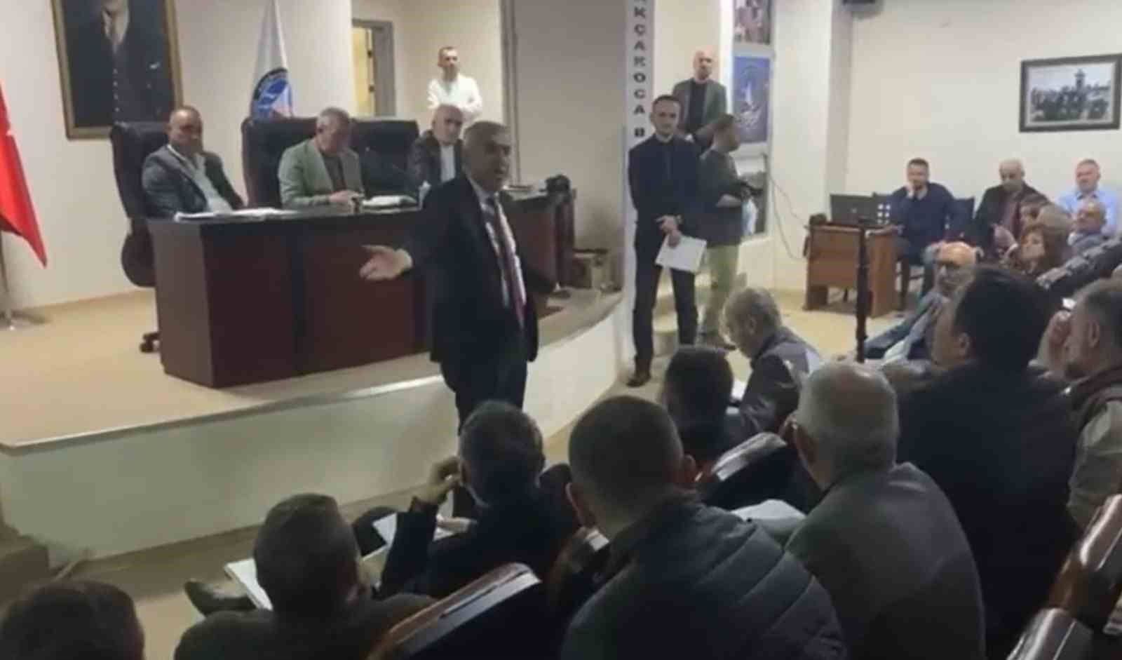 Akçakoca Belediye Meclisi’nde gergin anlar
