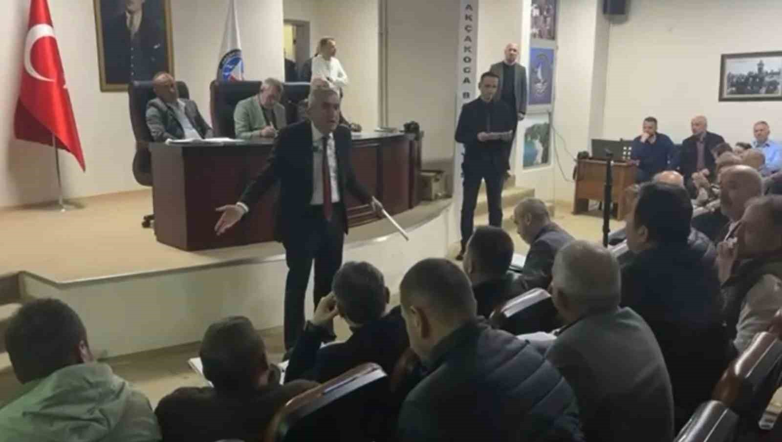 Akçakoca Belediye Meclisi’nde gergin anlar
