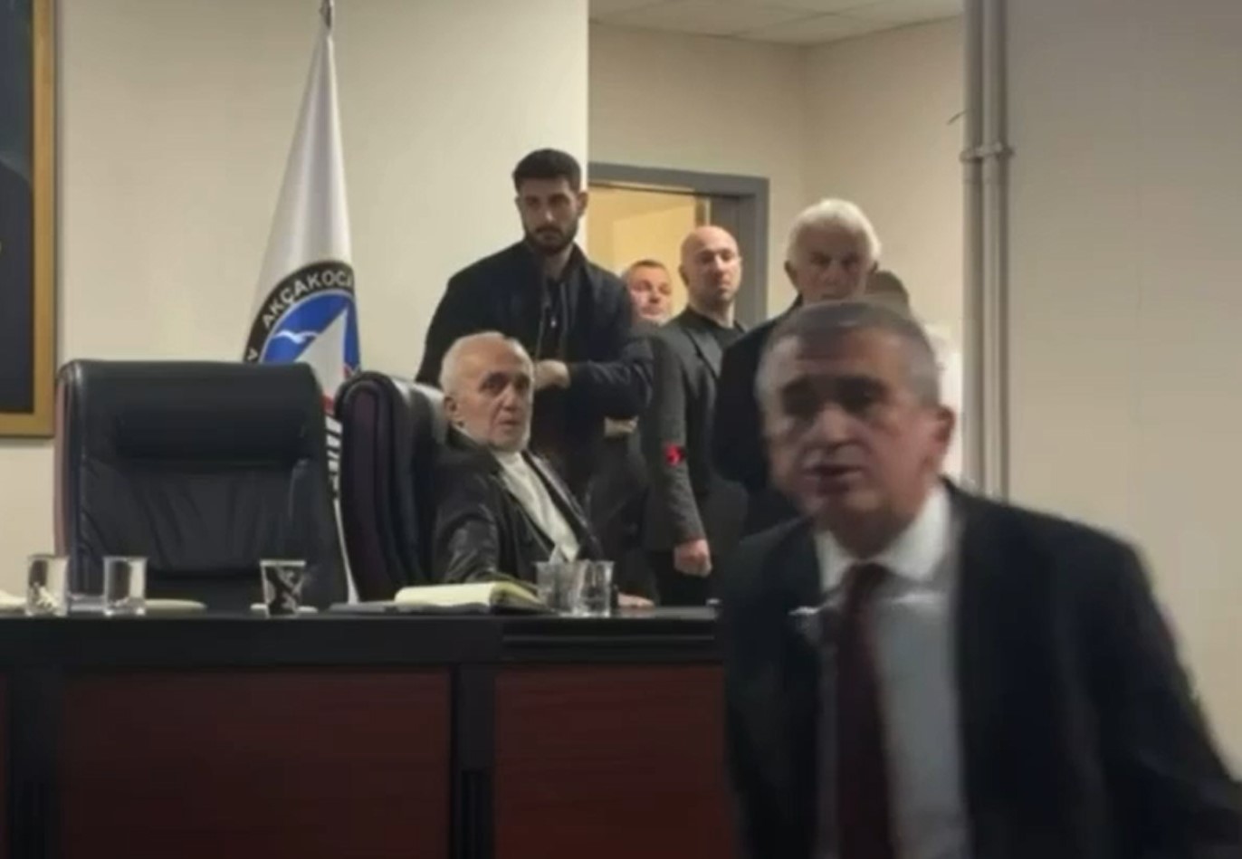 Akçakoca Belediye Meclisi’nde gergin anlar
