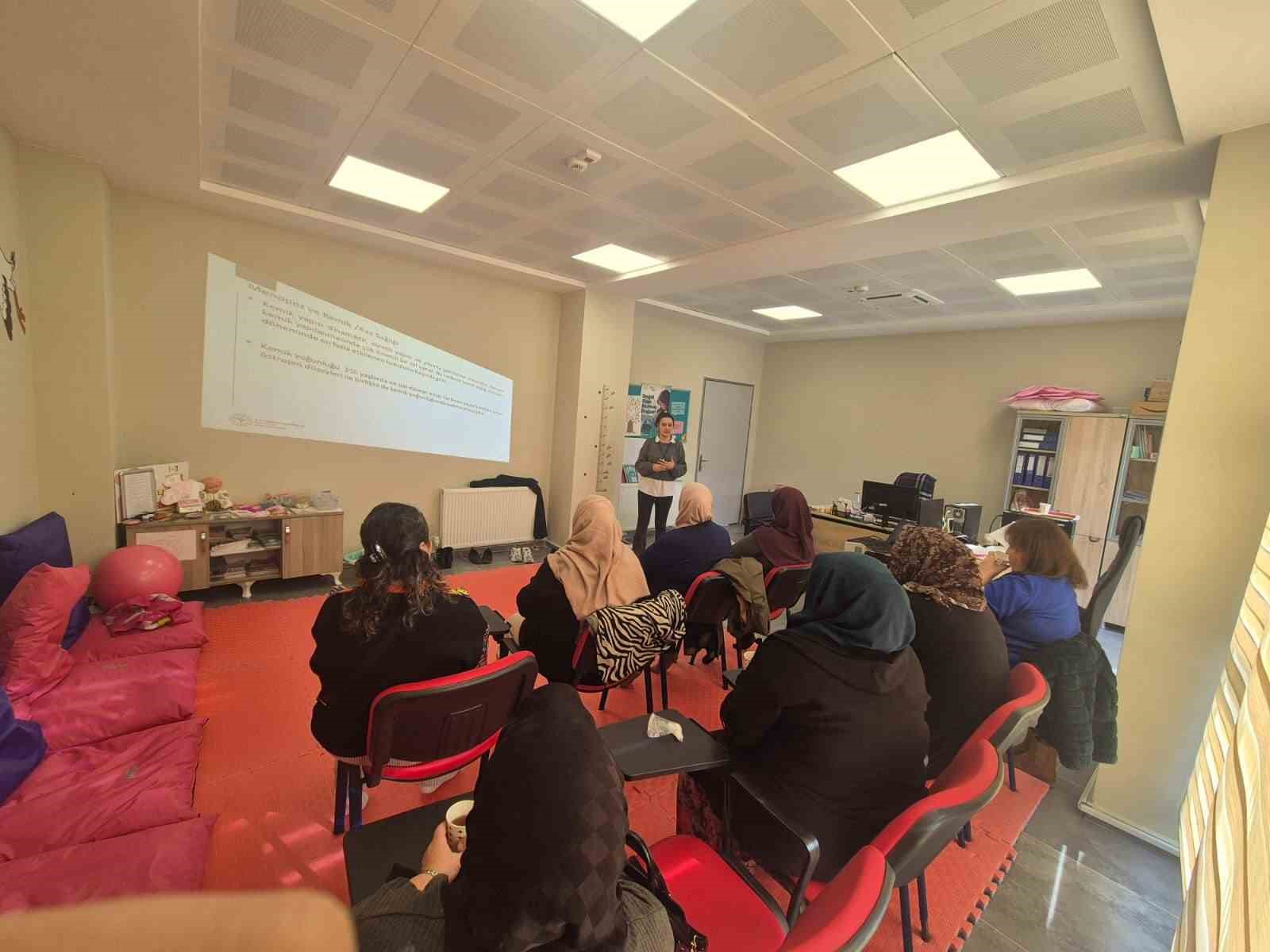 Akçakoca’da menopoz okulu açıldı
Akçakoca’da menopoz okulu açıldı