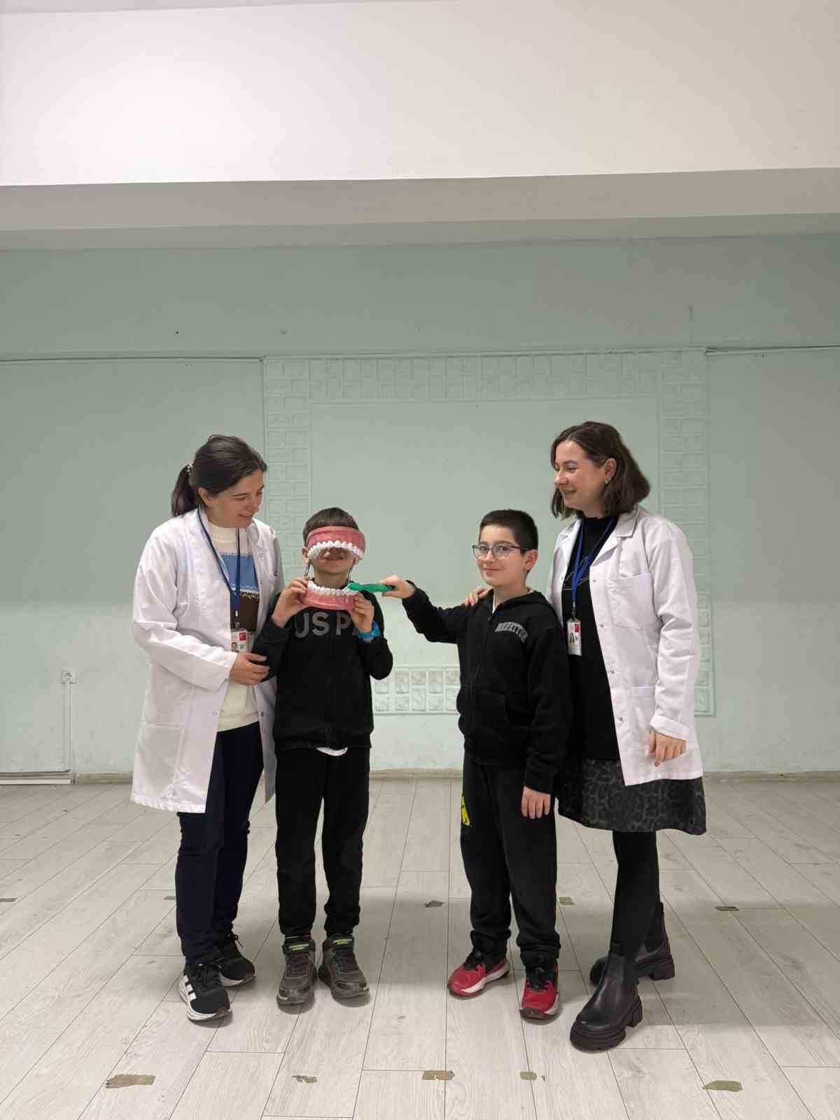 Akçakoca’da minik öğrencilere ağız ve diş sağlığı eğitimi
