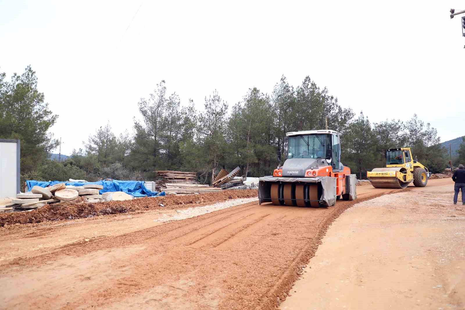 Akçaova TOKİ girişi yol çalışmaları devam ediyor
