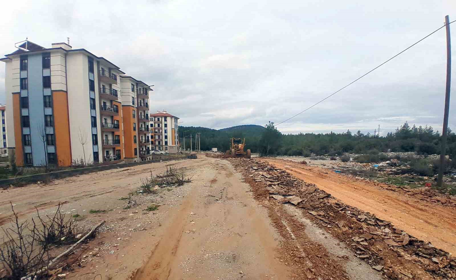 Akçaova TOKİ yolunda çalışma başlatıldı
