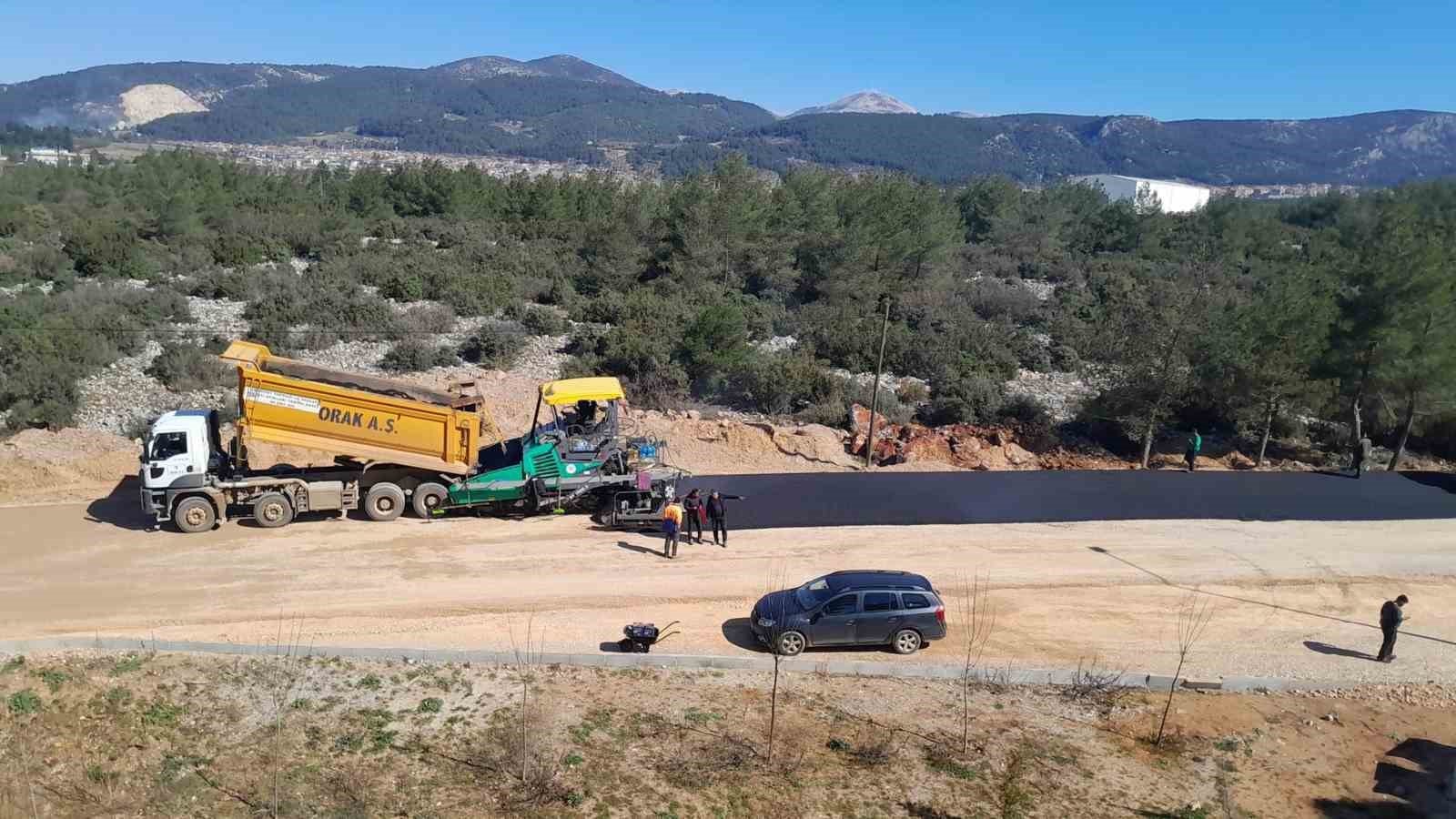 Akçaova TOKİ’de yol sorununu çözüldü
Akçaova TOKİ’de yol sorununu çözüldü