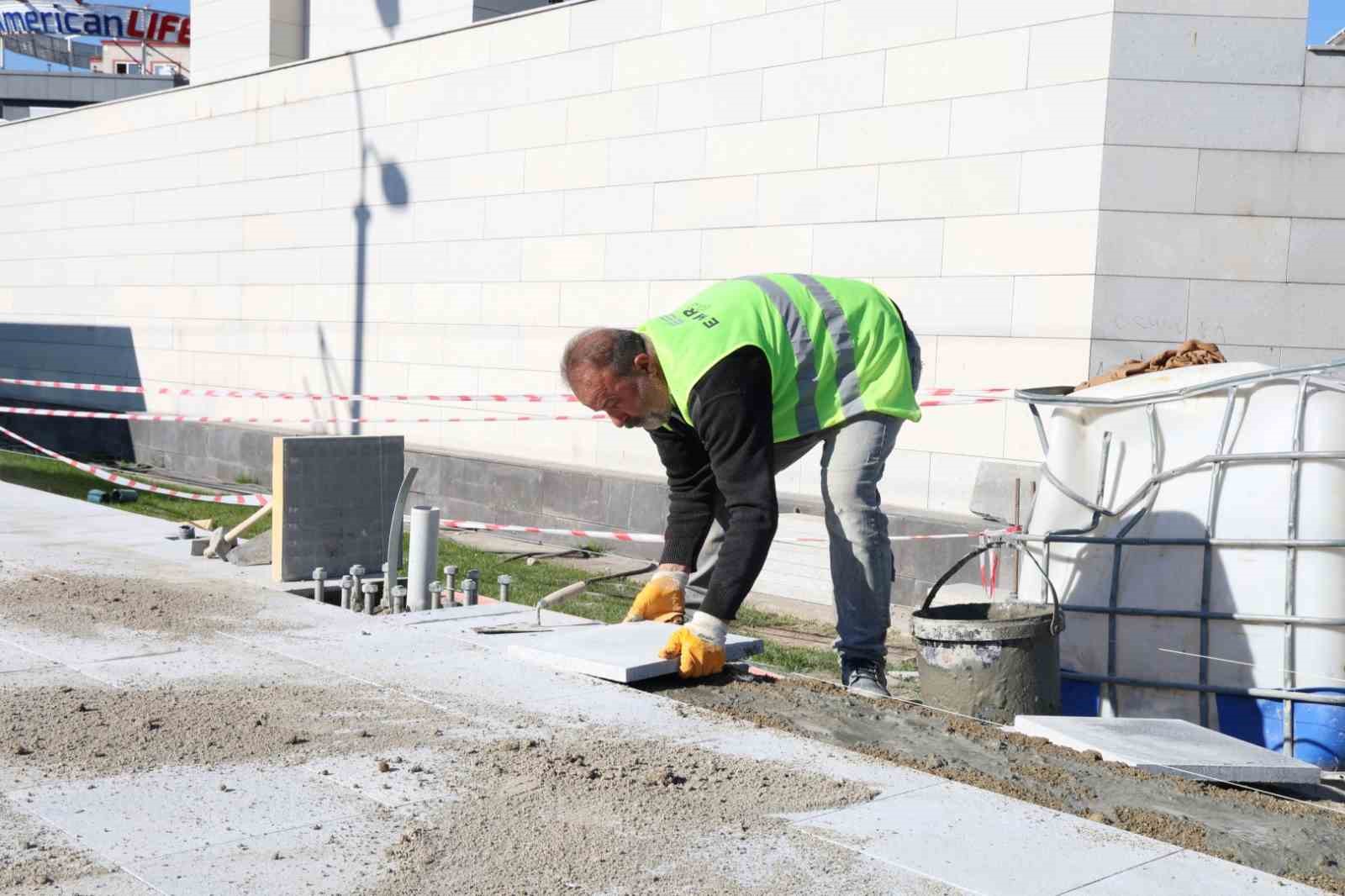 Akçaray tramvay hattının yolcu kapasitesi iki katına çıkarılıyor
Akçaray tramvay hattının yolcu kapasitesi iki katına çıkarılıyor