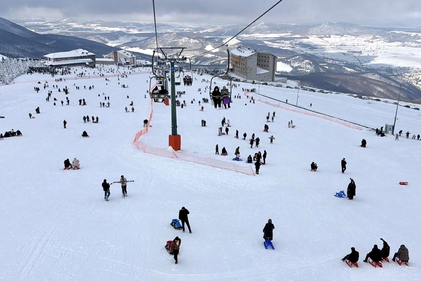 Akdağ Kayak Merkezi’nde sömestir bereketi
