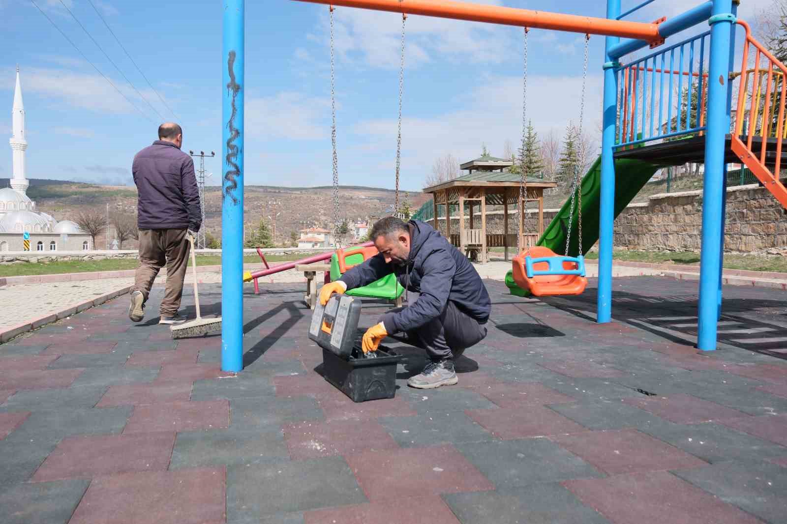 Akdağmadeni’nde bahar mesaisi: park ve bahçeler yenileniyor
