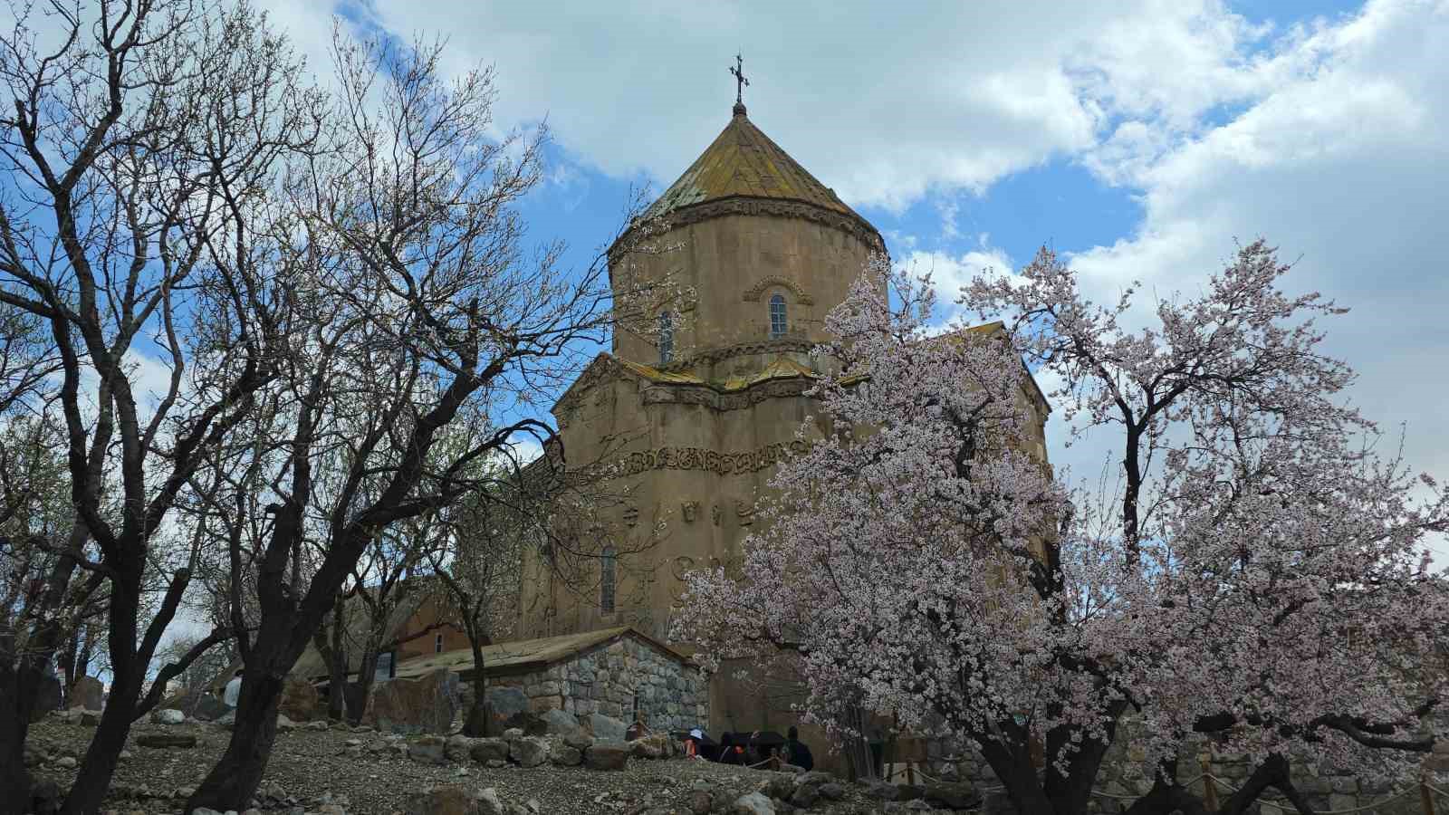 Akdamar Adası’nda 23 Nisan yoğunluğu

