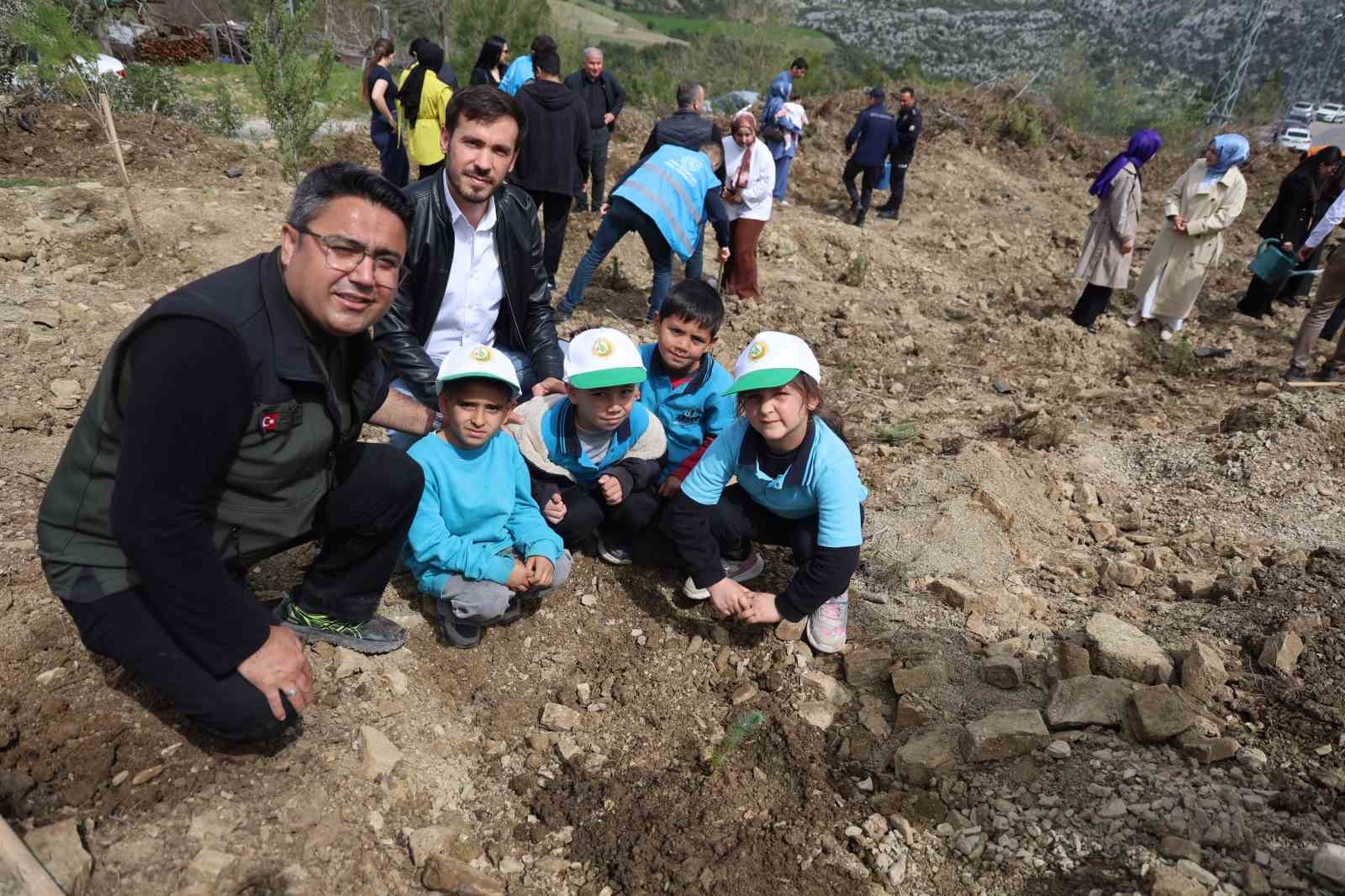 Akdam’da 1000 fidan toprakla buluştu
