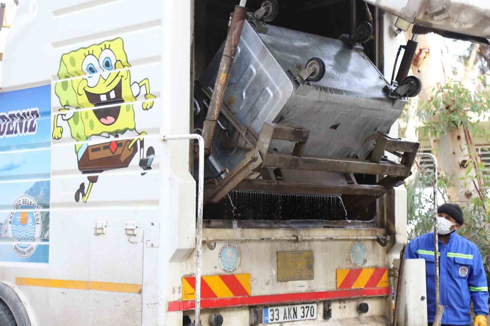 Akdeniz Belediyesinden konteynerlere kapsamlı temizlik çalışması
