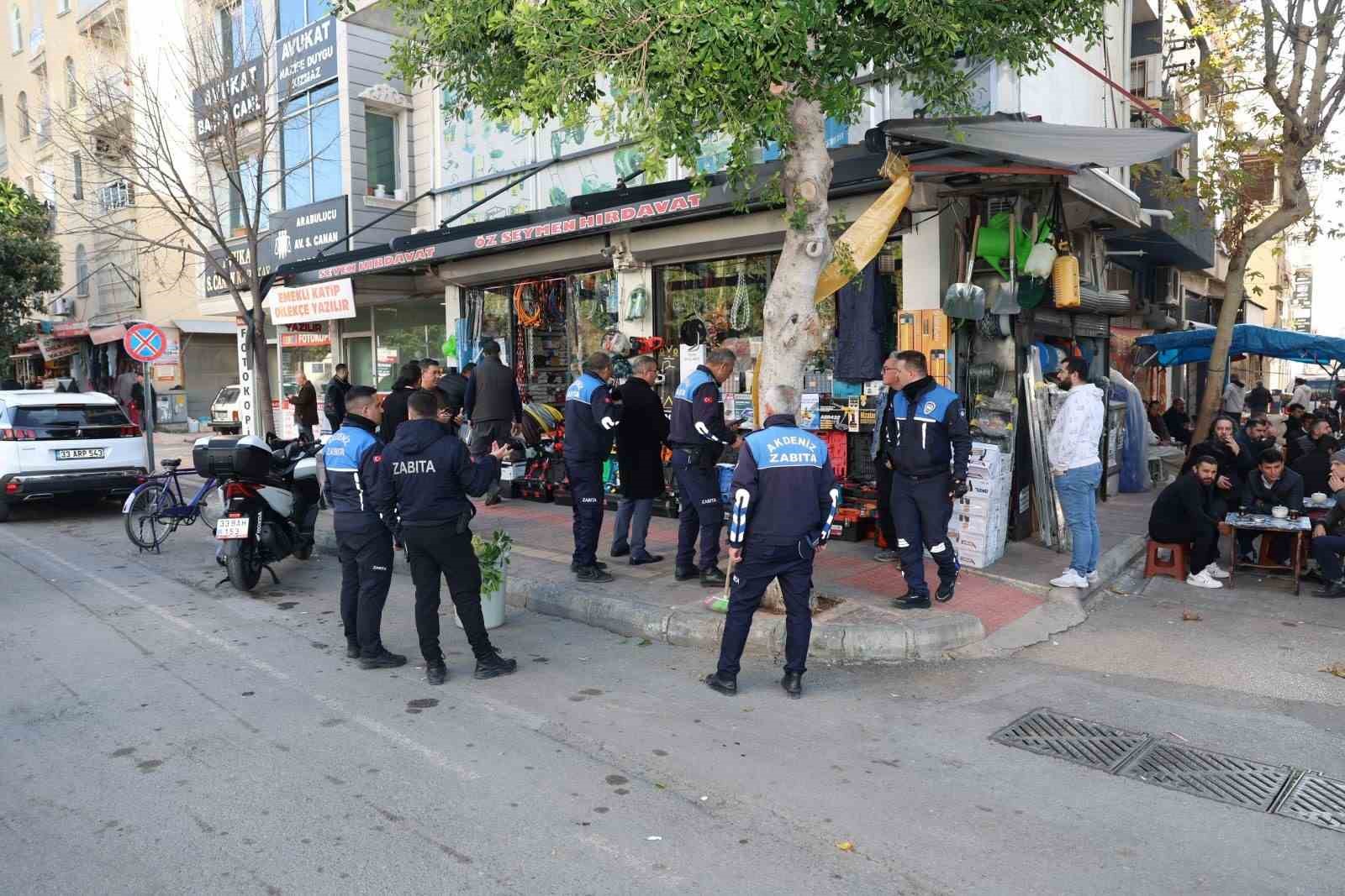 Akdeniz’de kaldırım ve yol işgaline geçit yok
