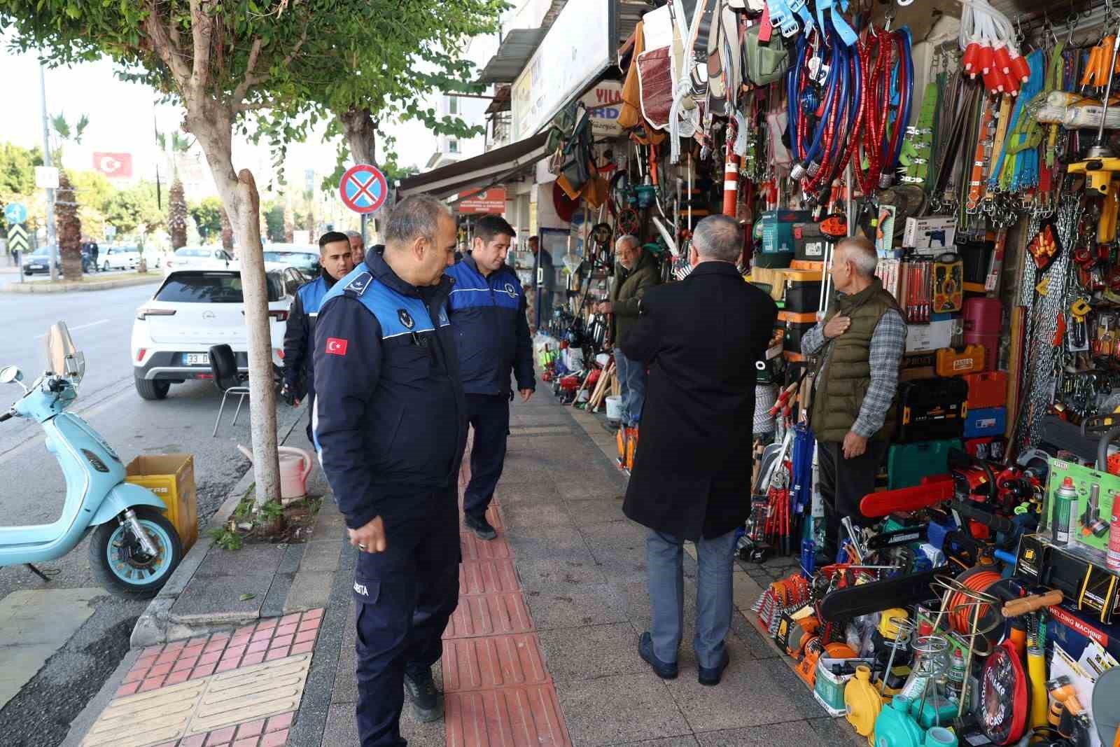Akdeniz’de kaldırım ve yol işgaline geçit yok
