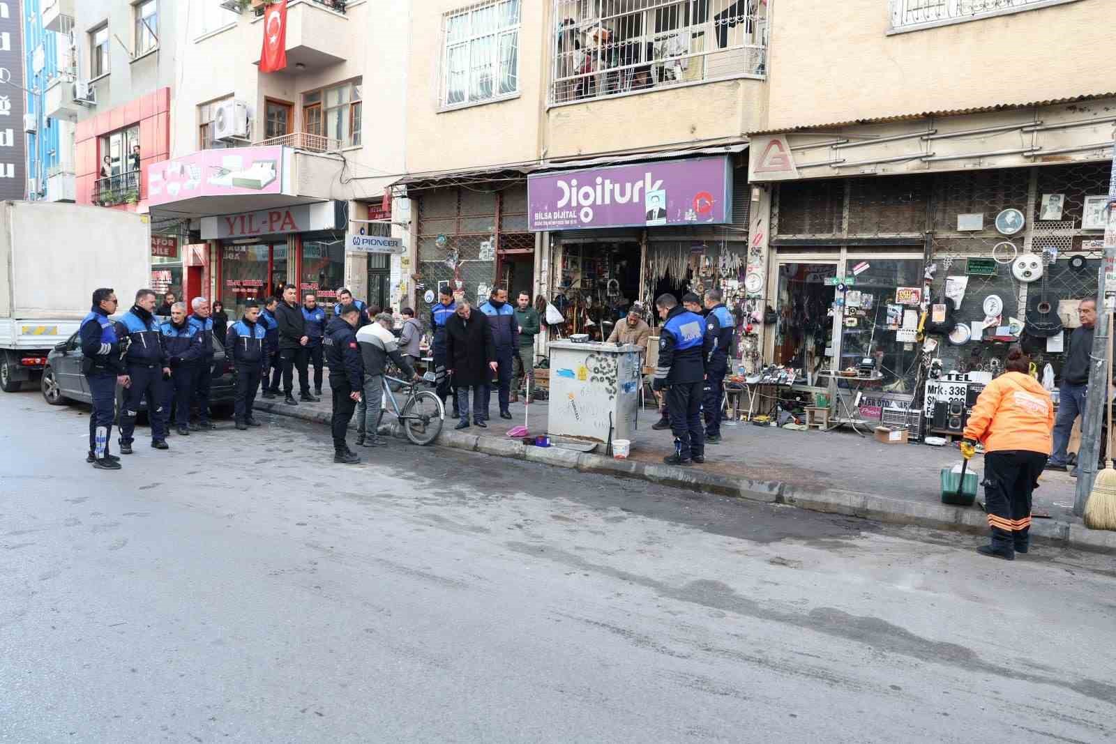 Akdeniz’de kaldırım ve yol işgaline geçit yok
