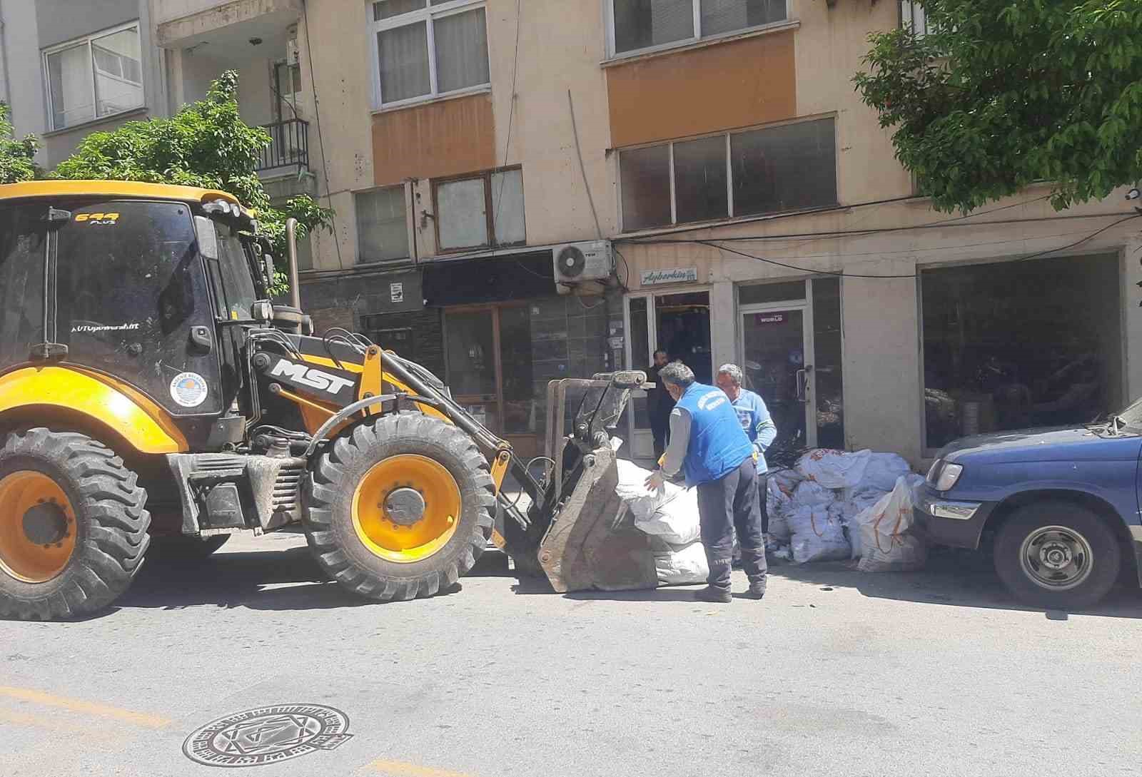 Akdeniz’de moloz ve atık seferberliği sürüyor
