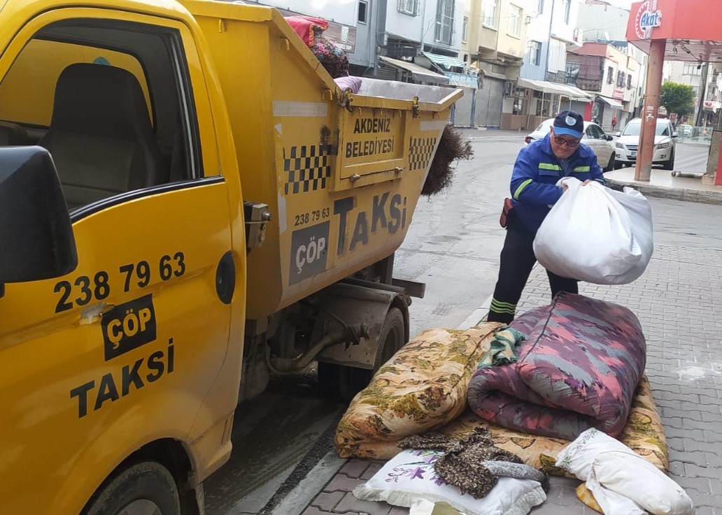 Akdeniz’de temizlik çalışmaları üç vardiya sürüyor
