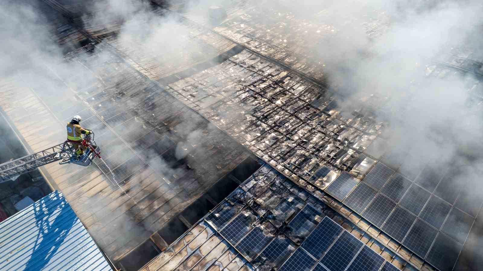 Akhisar Kaymakamı Can’dan fabrika yangınına ilişkin açıklama
