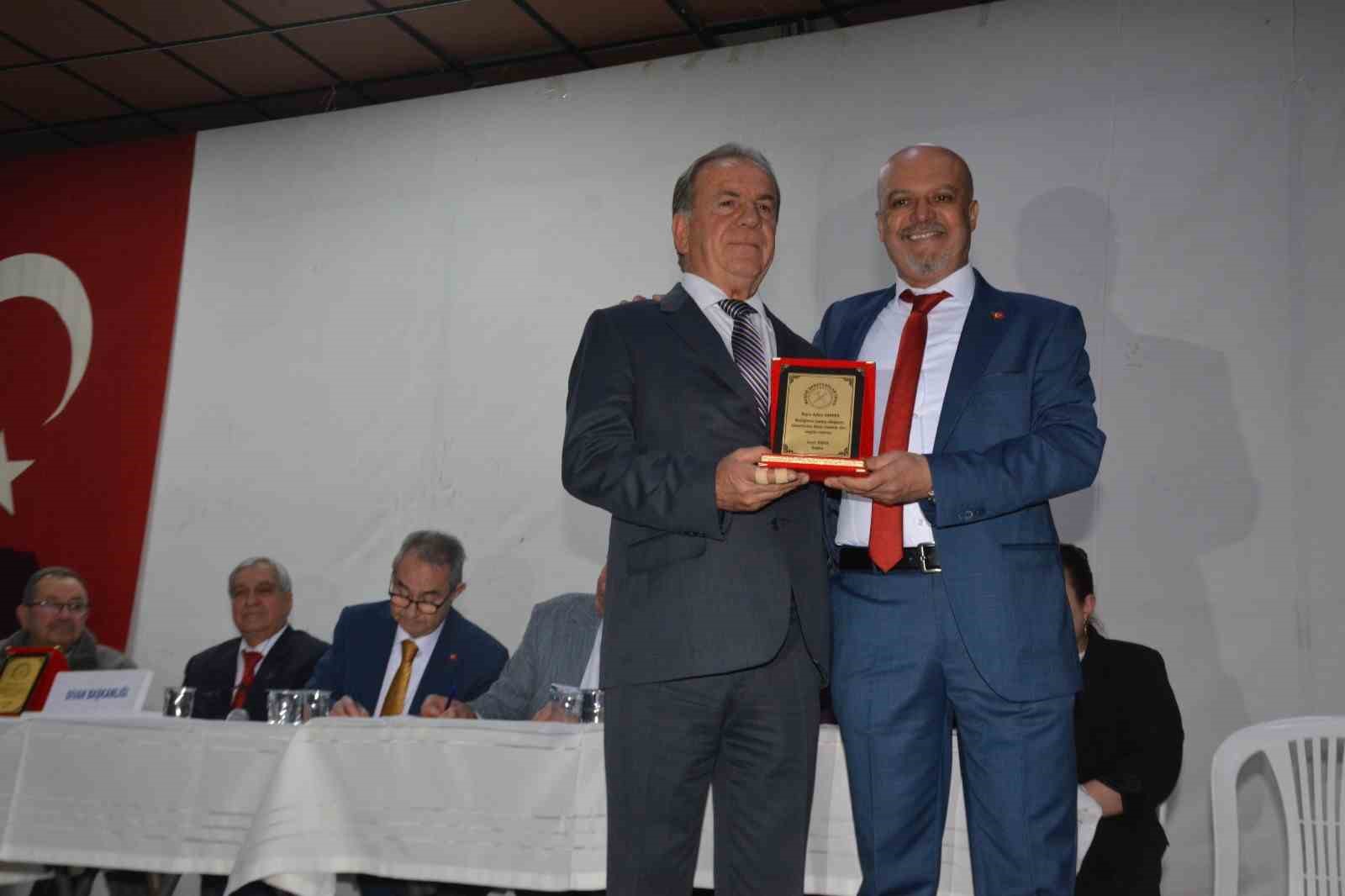 Akhisar’da mevcut başkan 1 oy farkla kazandı
