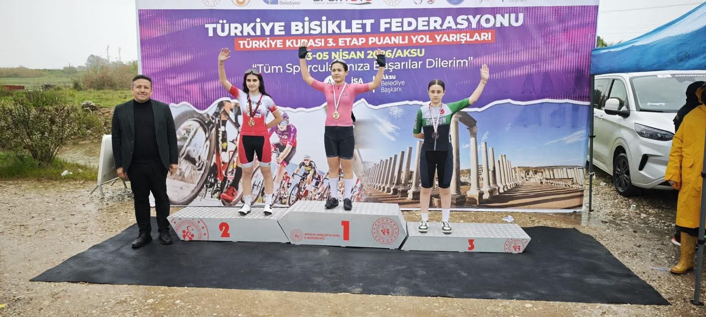 Akhisarlı bisikletçiler Türkiye Kupası’nda zirvede
