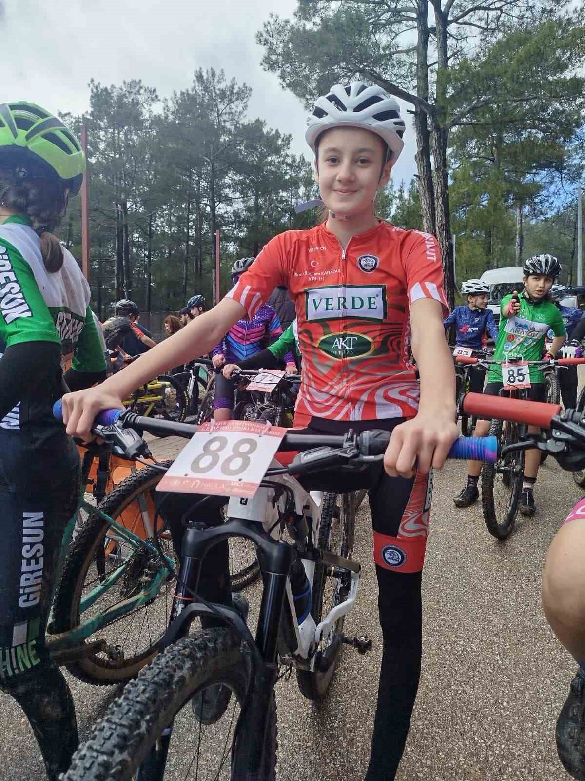 Akhisarlı bisikletçilerden Alanya’da çifte başarı
