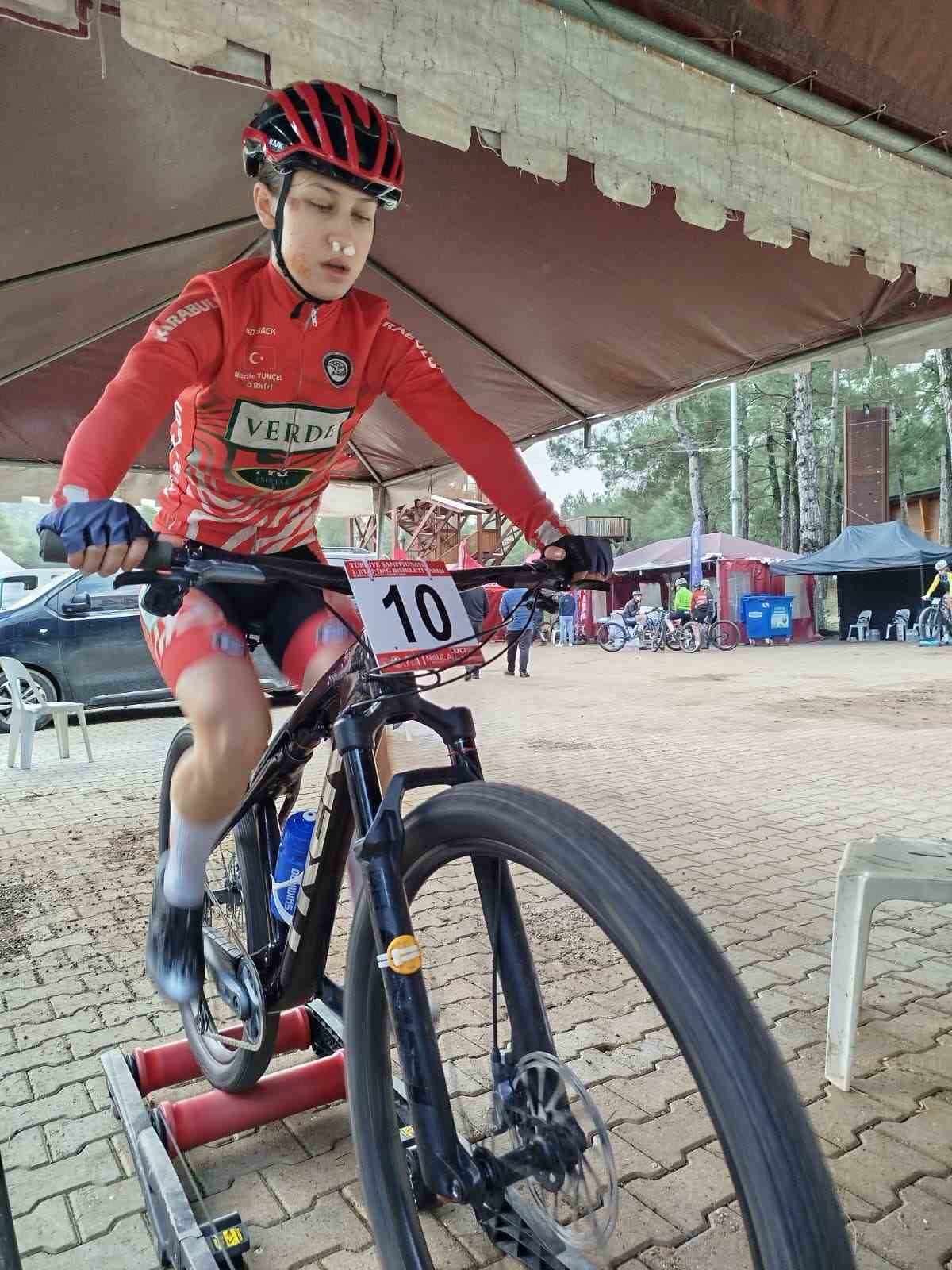 Akhisarlı bisikletçilerden Alanya’da çifte başarı
