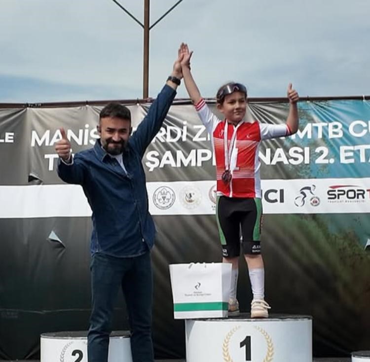 Akhisarlı sporculardan büyük başarı
