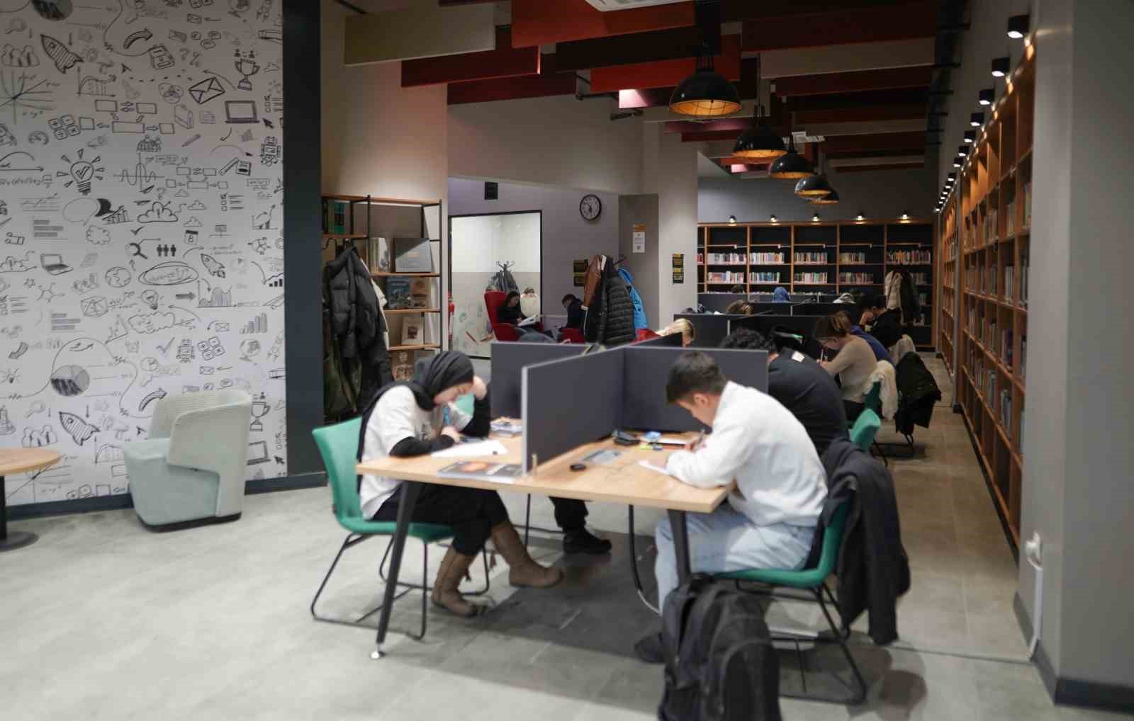 Akıl Küpü Kütüphaneleri dolup taşıyor
