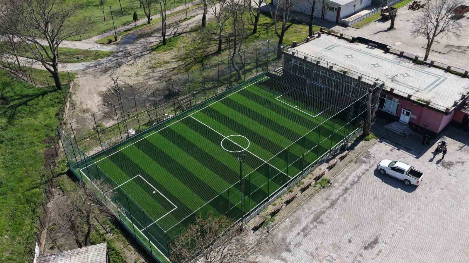 Akın gençlerin sesini duydu, mahalleler yeşil sahaya kavuştu
