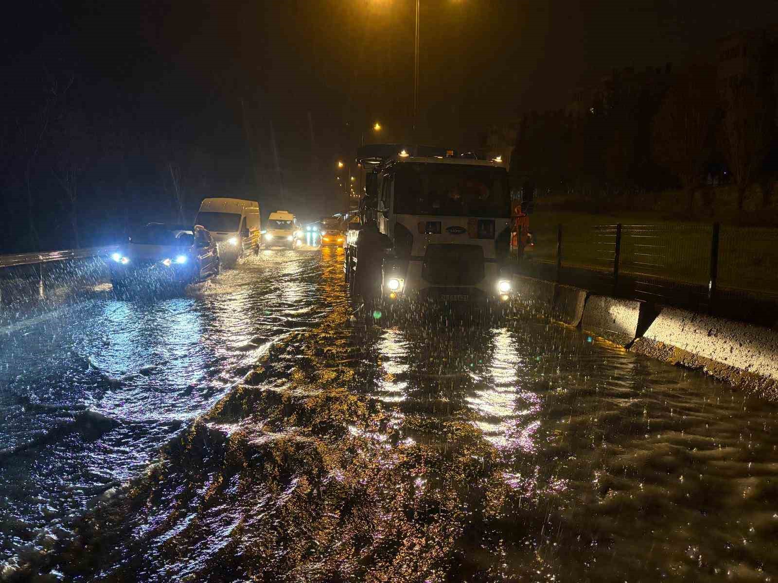 AKOM’dan İstanbul için kar uyarısı: Hava sıcaklığı 3 dereceye kadar düşecek
AKOM’dan İstanbul için kar uyarısı: Hava sıcaklığı 3 dereceye kadar düşecek