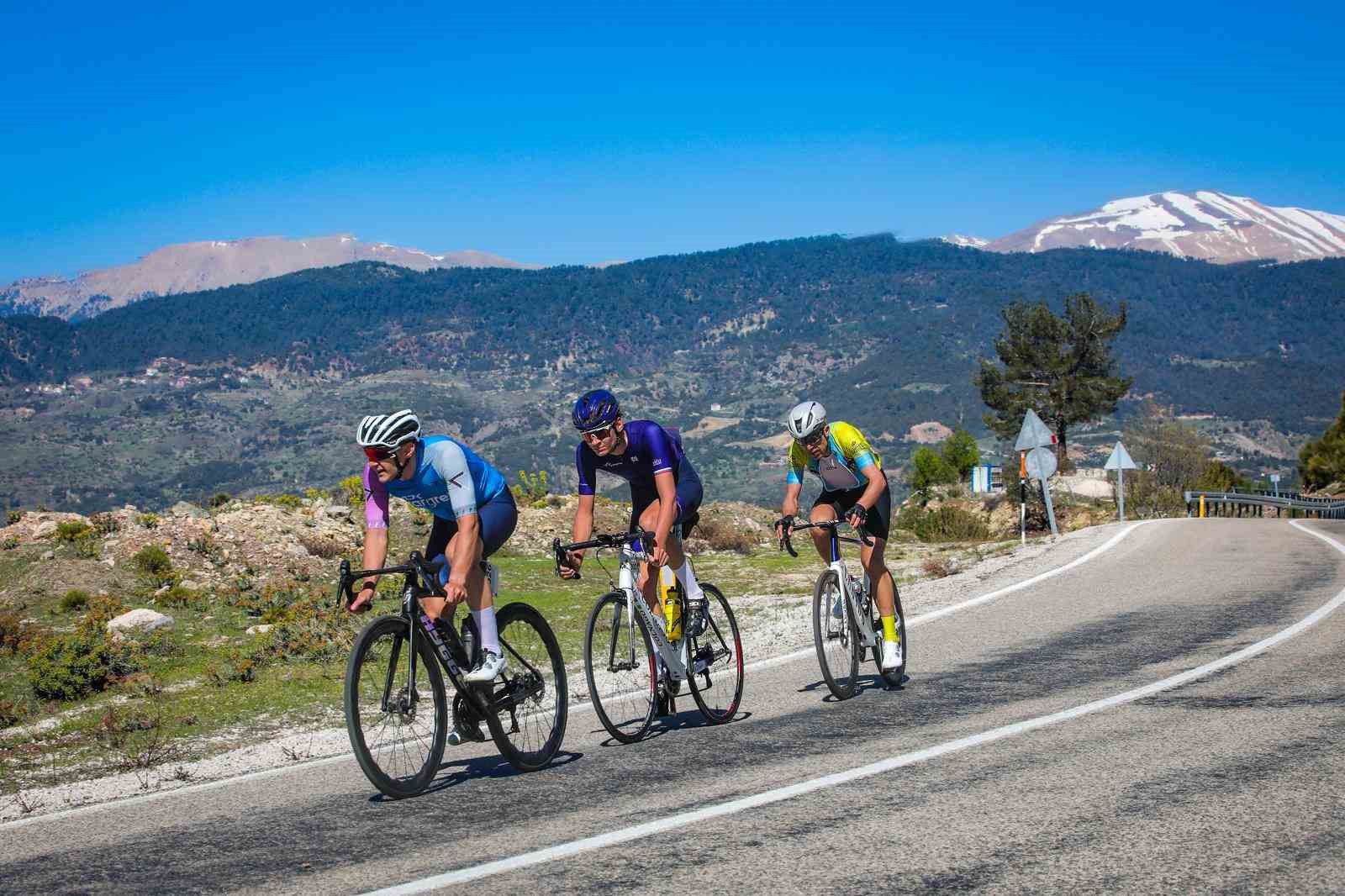 AKRA Gran Fondo Antalya’da pedallar ‘Yeşil Gelecek’ için dönecek
AKRA Gran Fondo Antalya’da pedallar ‘Yeşil Gelecek’ için dönecek