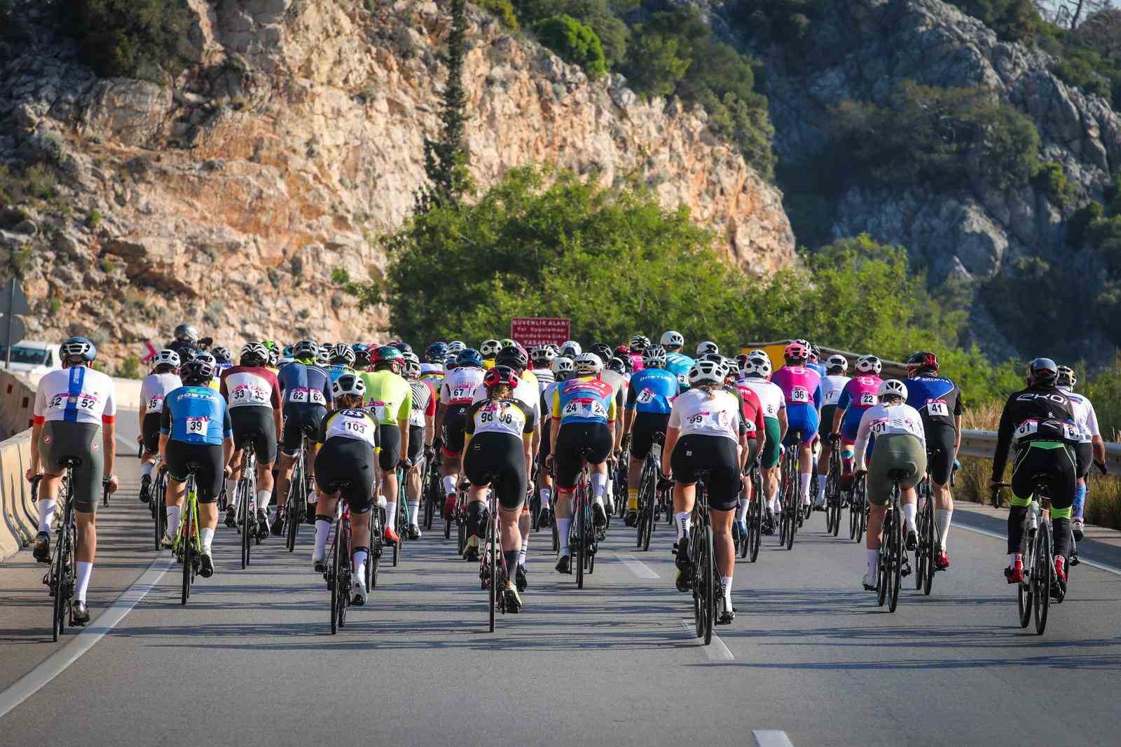 AKRA Gran Fondo Antalya’da pedallar ‘Yeşil Gelecek’ için dönecek
AKRA Gran Fondo Antalya’da pedallar ‘Yeşil Gelecek’ için dönecek