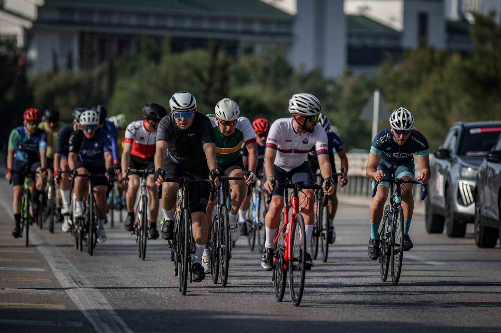 AKRA Gran Fondo Antalya’da pedallar ‘Yeşil Gelecek’ için dönecek
AKRA Gran Fondo Antalya’da pedallar ‘Yeşil Gelecek’ için dönecek