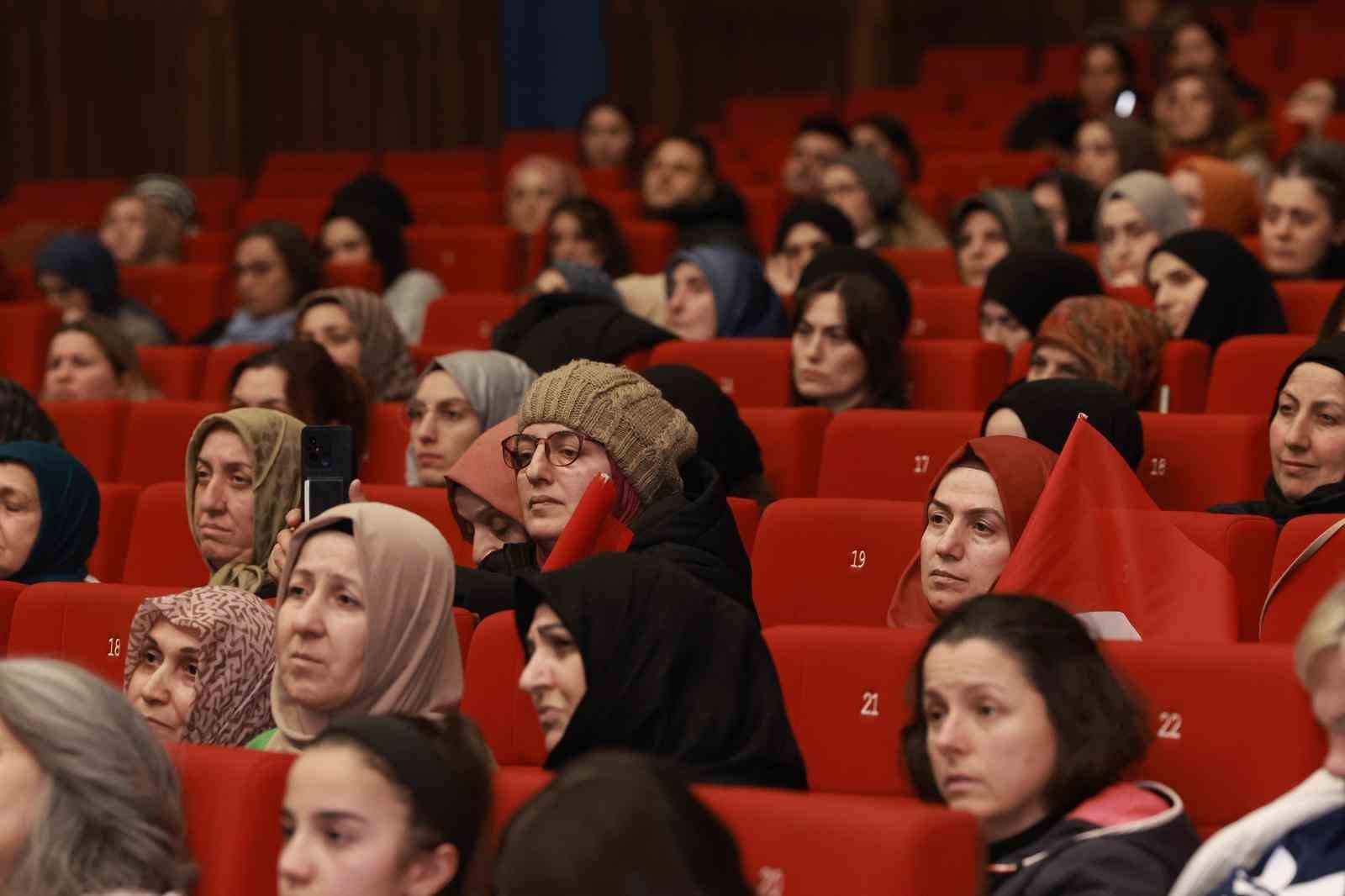 Akran zorbalığında "ev içi" tehlikeye dikkat çekildi
Akran zorbalığında "ev içi" tehlikeye dikkat çekildi