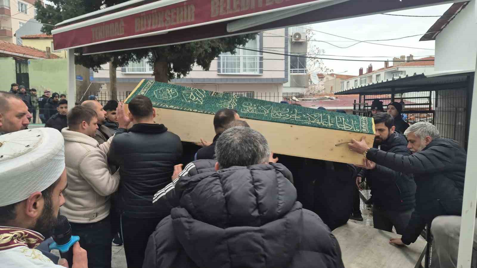 Akranı tarafından öldürülen 16 yaşındaki çocuk defnedildi
