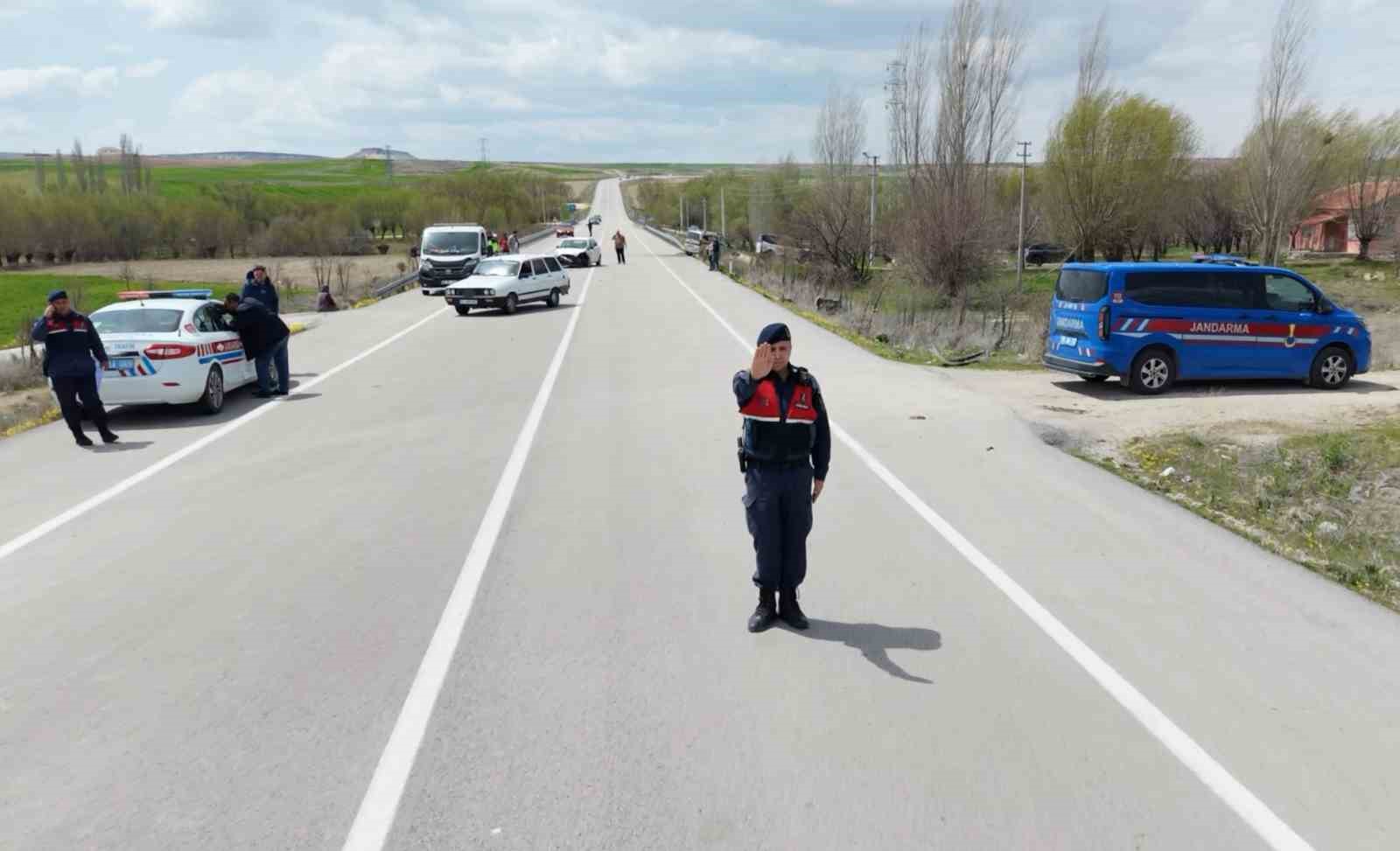 Aksaray’da 3 araç çarpıştı: 1’i ağır 7 yaralı
