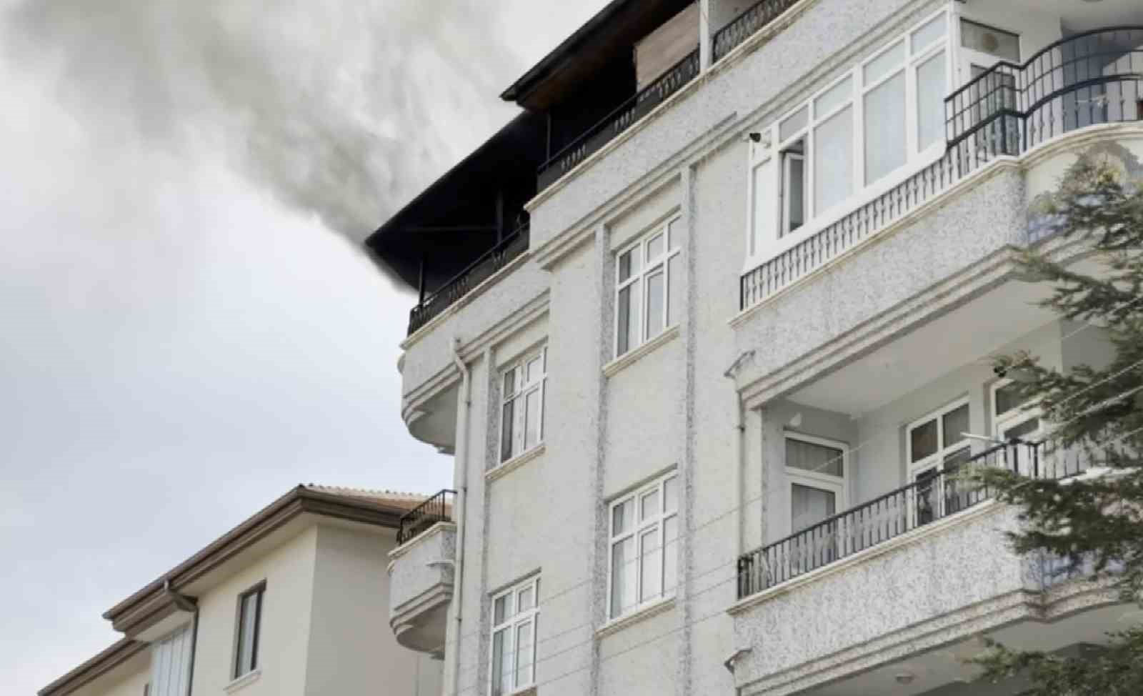 Aksaray’da 5 katlı apartmanda yangın paniği, bina tahliye edildi
