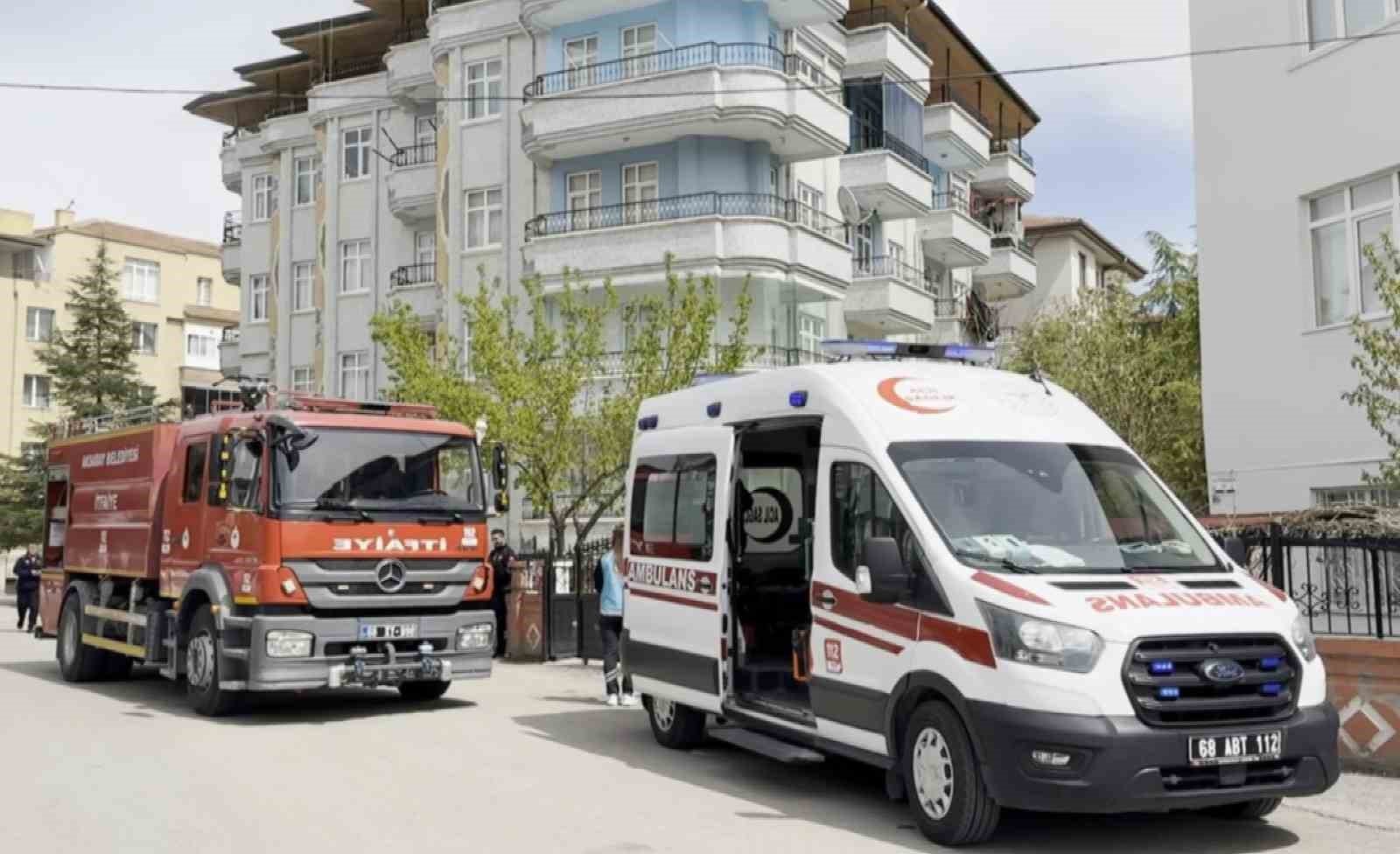Aksaray’da 5 katlı apartmanda yangın paniği, bina tahliye edildi
