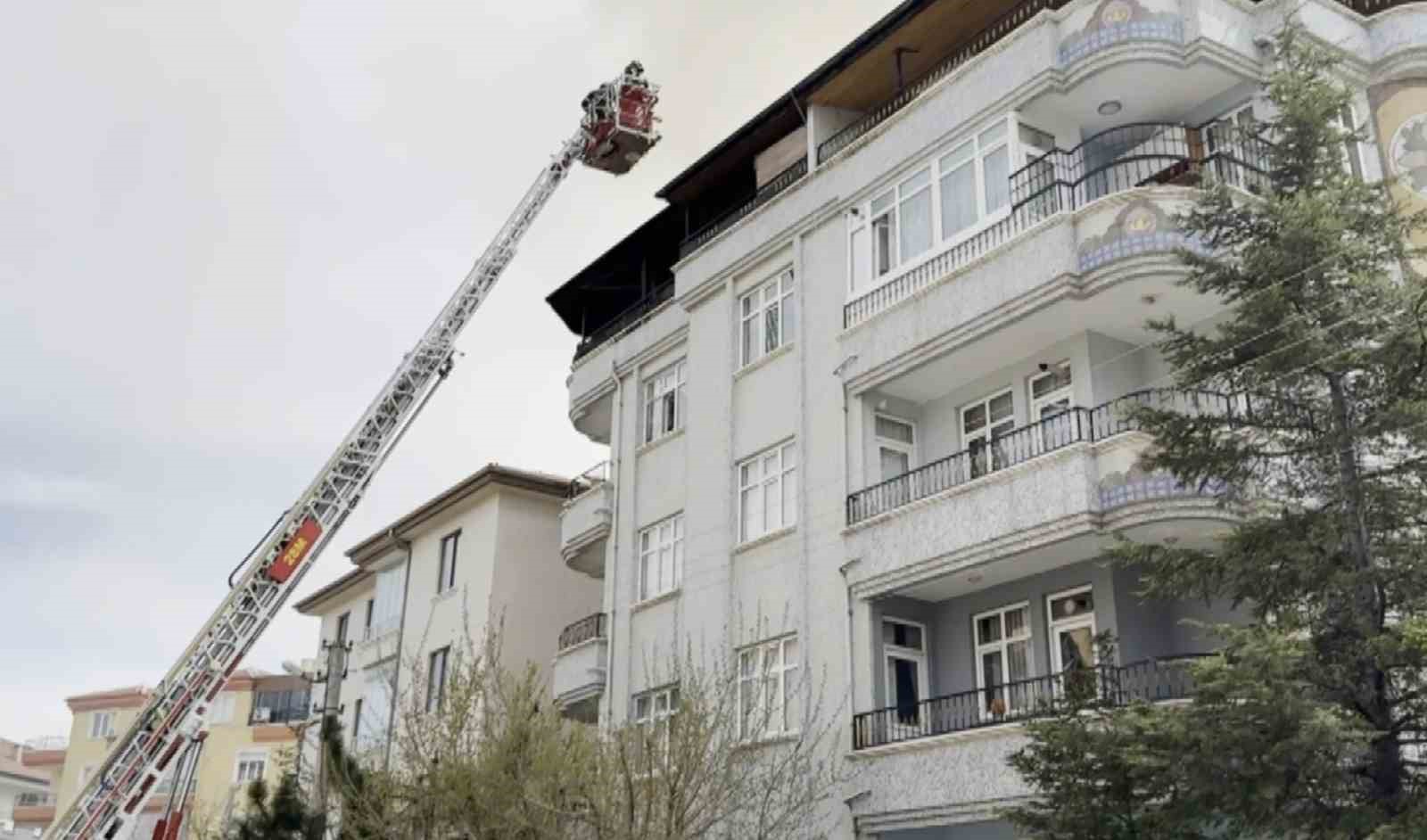 Aksaray’da 5 katlı apartmanda yangın paniği, bina tahliye edildi
