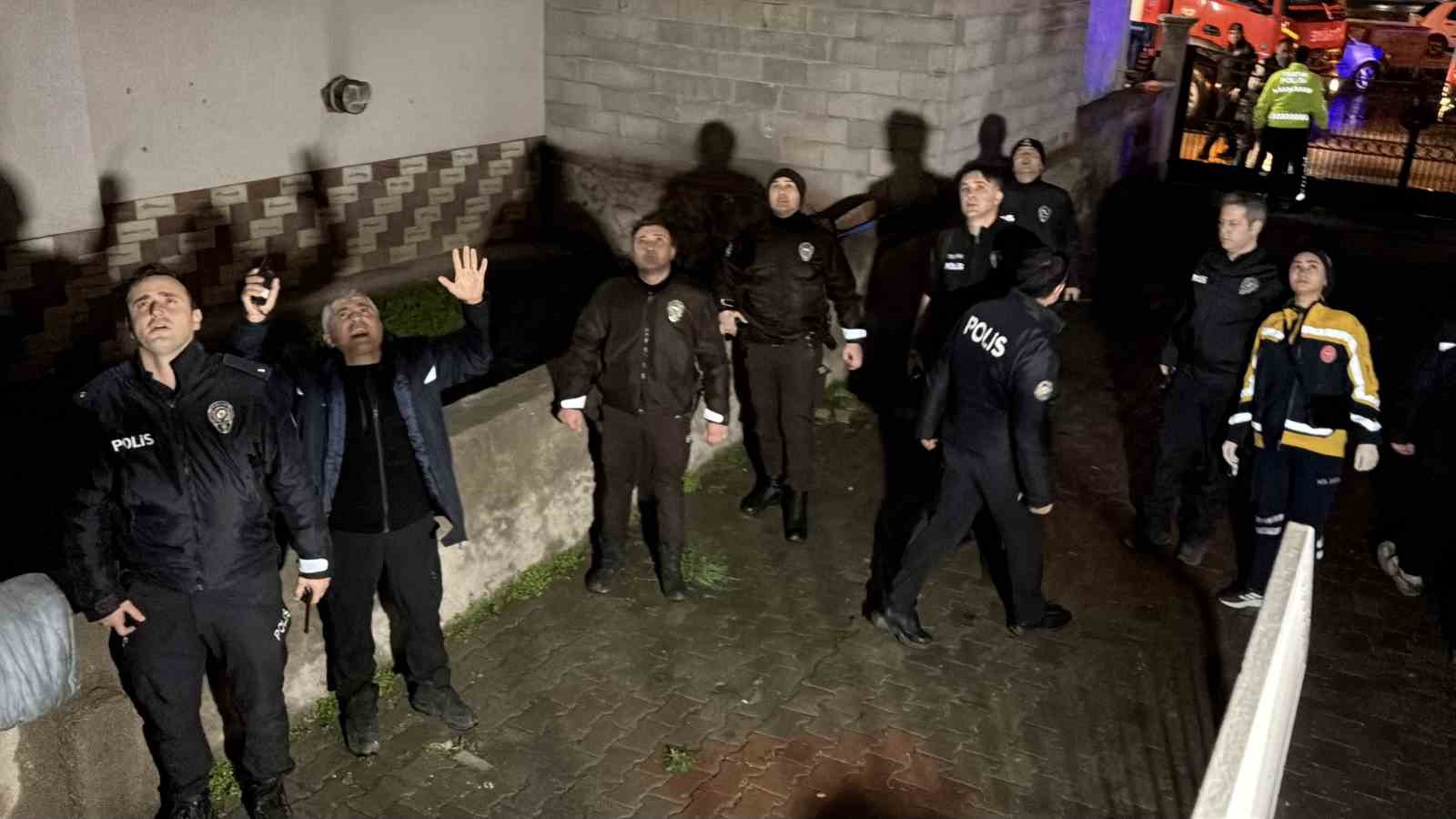 Aksaray’da apartmanda yangın paniği: 6 kişi dumandan etkilendi
