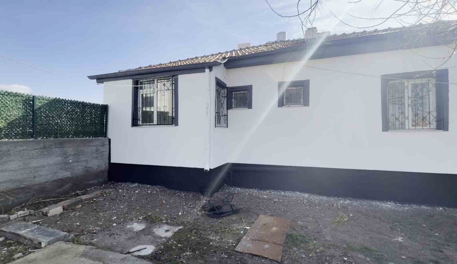 Aksaray’da çatıdan düşen işçi ağır yaralandı
