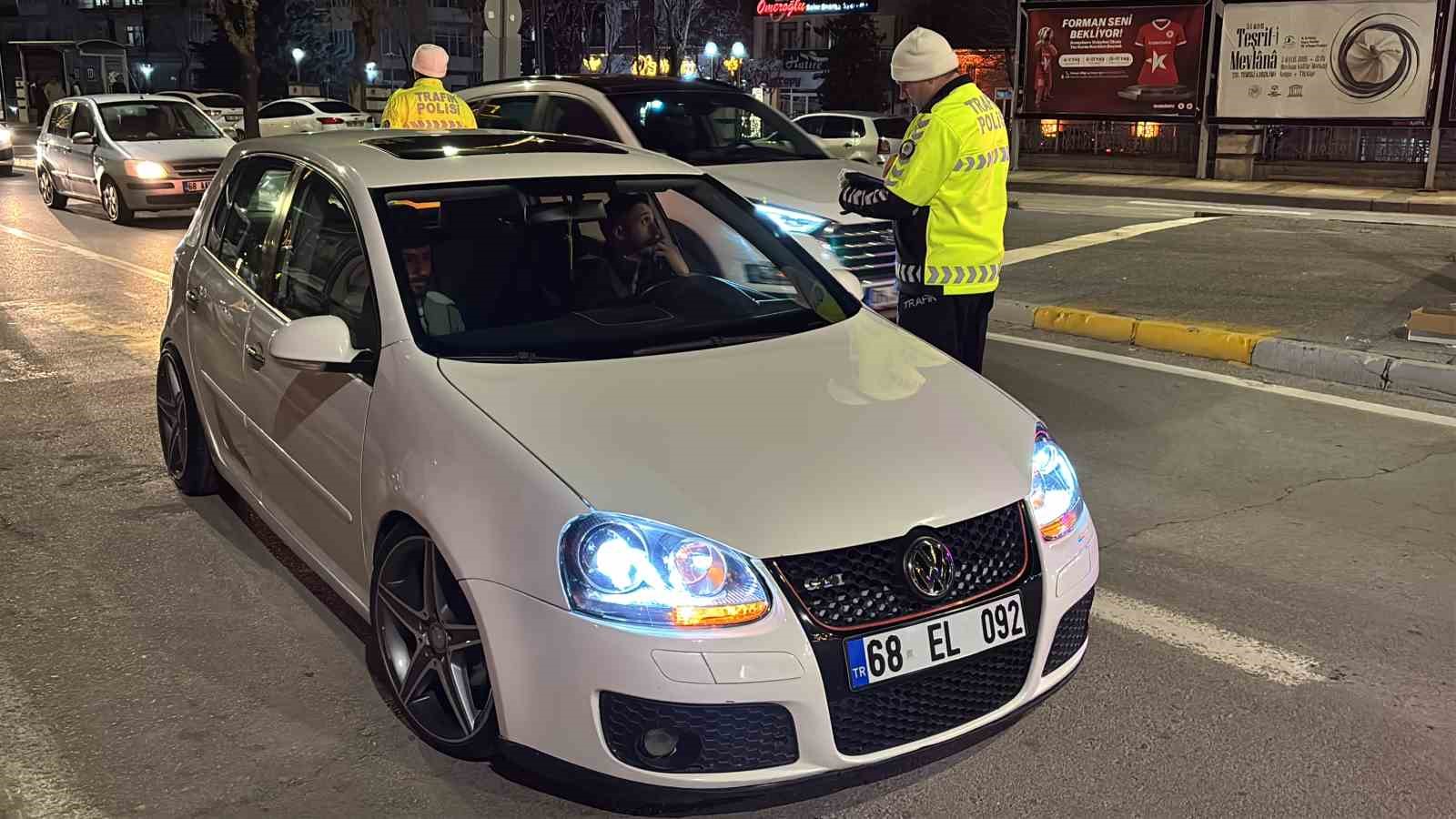 Aksaray’da helezon yayları kesik 3 araca toplam 15 bin lira ceza
