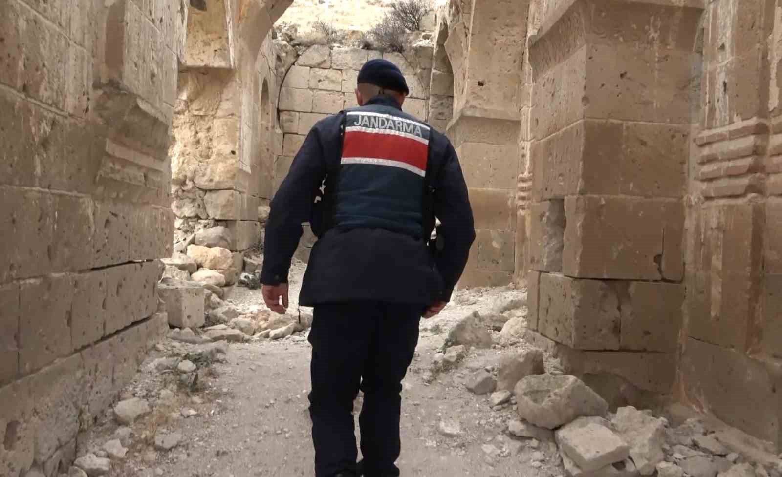 Aksaray’da jandarma ekipleri tarihi mekanlarda devriyede
