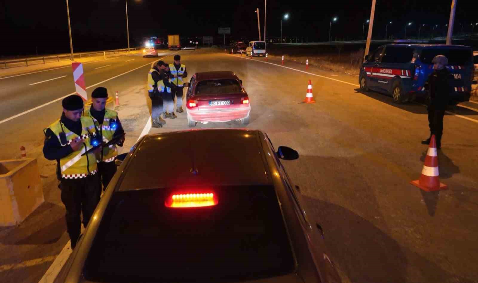 Aksaray’da jandarma ekipleri uygulamalarını sürdürüyor
