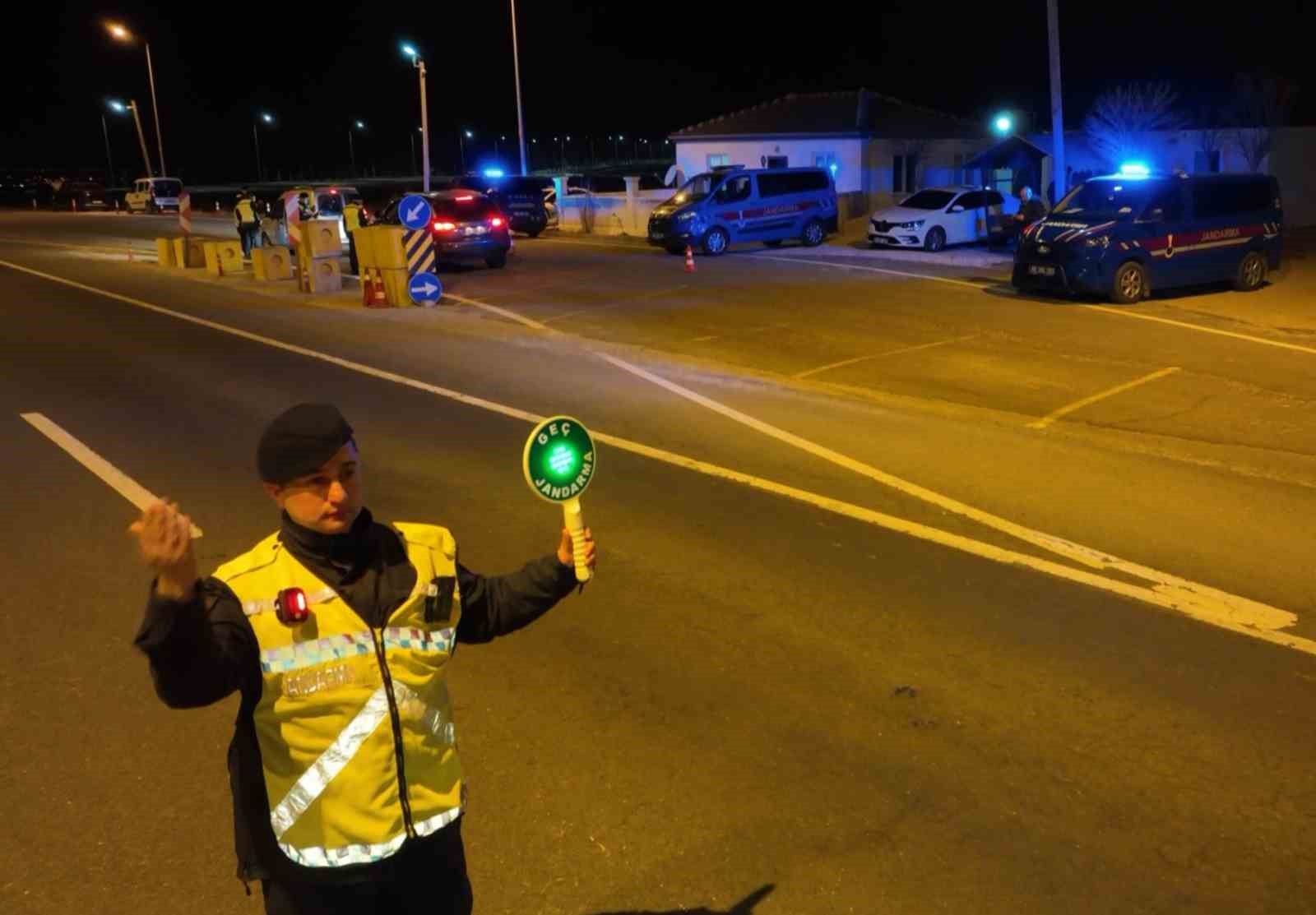 Aksaray’da jandarma ekipleri uygulamalarını sürdürüyor
