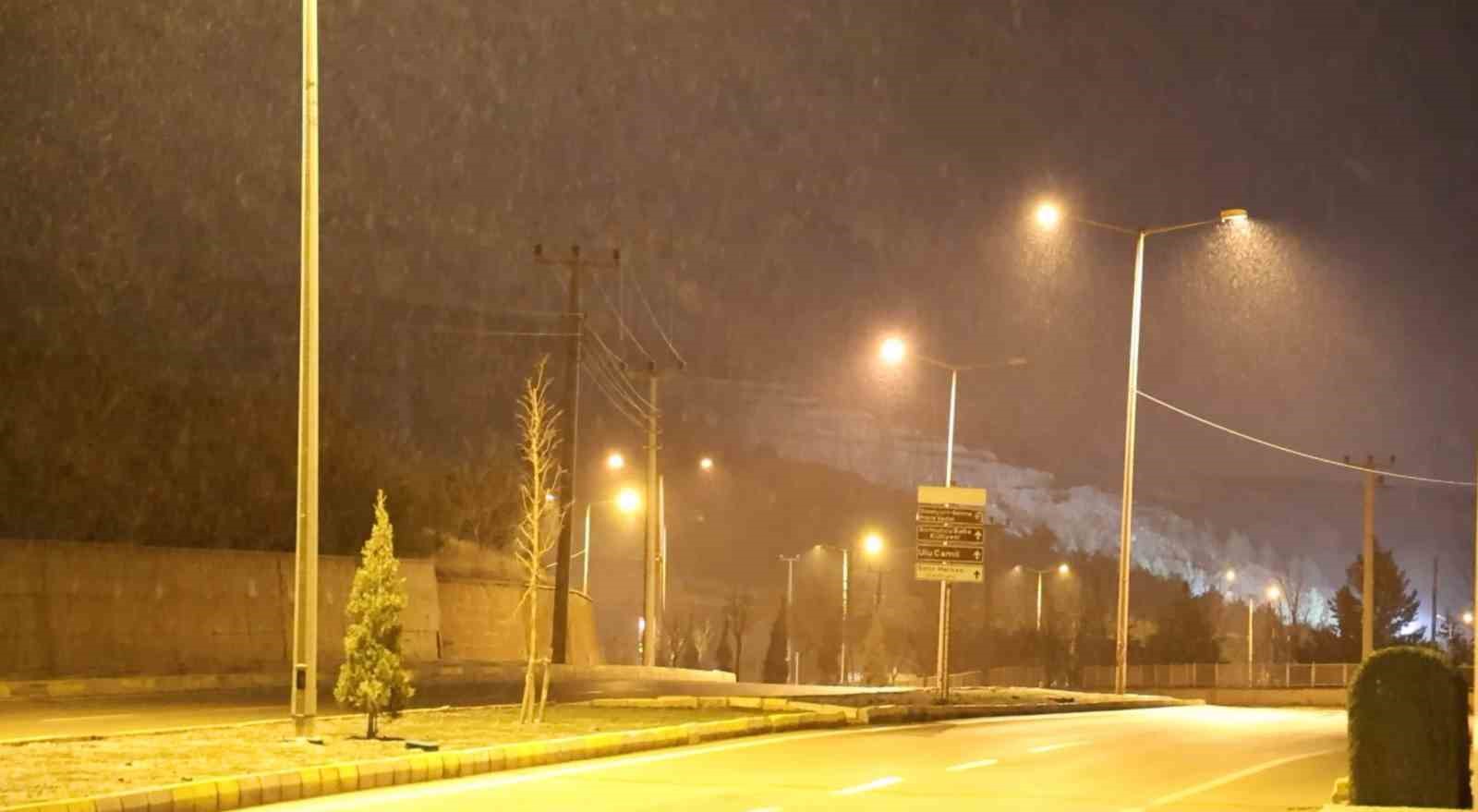 Aksaray’da kar yağışı başladı
