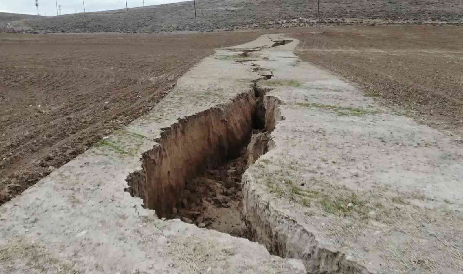 Aksaray’da korkutan obruk tehlikesi: 9’u büyük 86 obruk var
