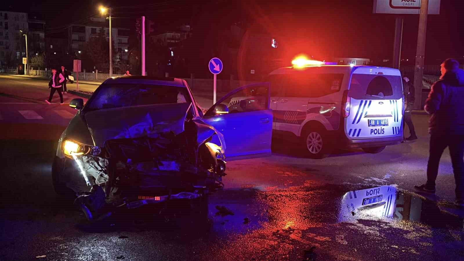 Aksaray’da kuzenler çarpıştı: 1 yaralı
