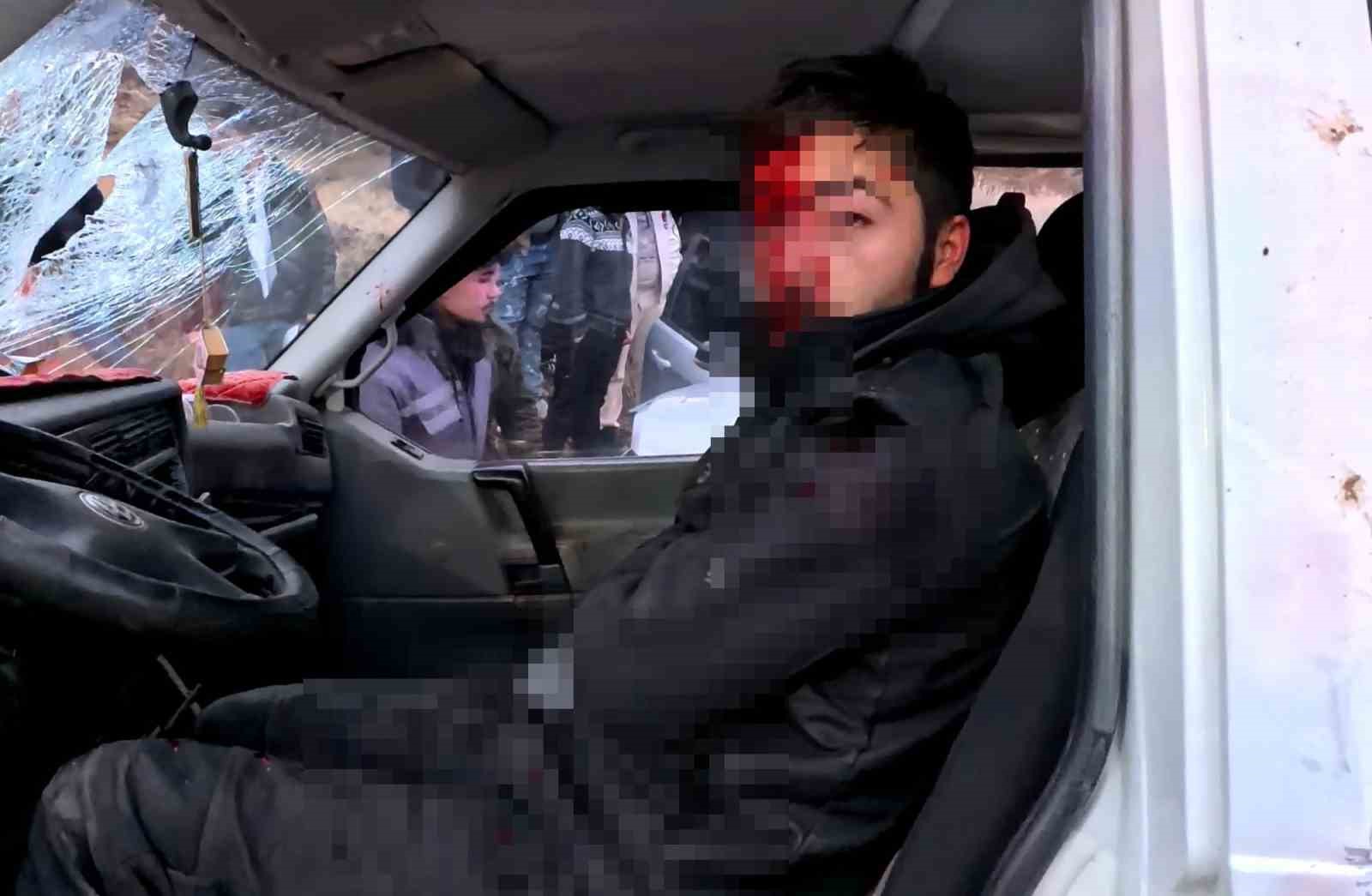 Aksaray’da minibüs ile otomobil kafa kafaya çarpıştı: 6 yaralı
