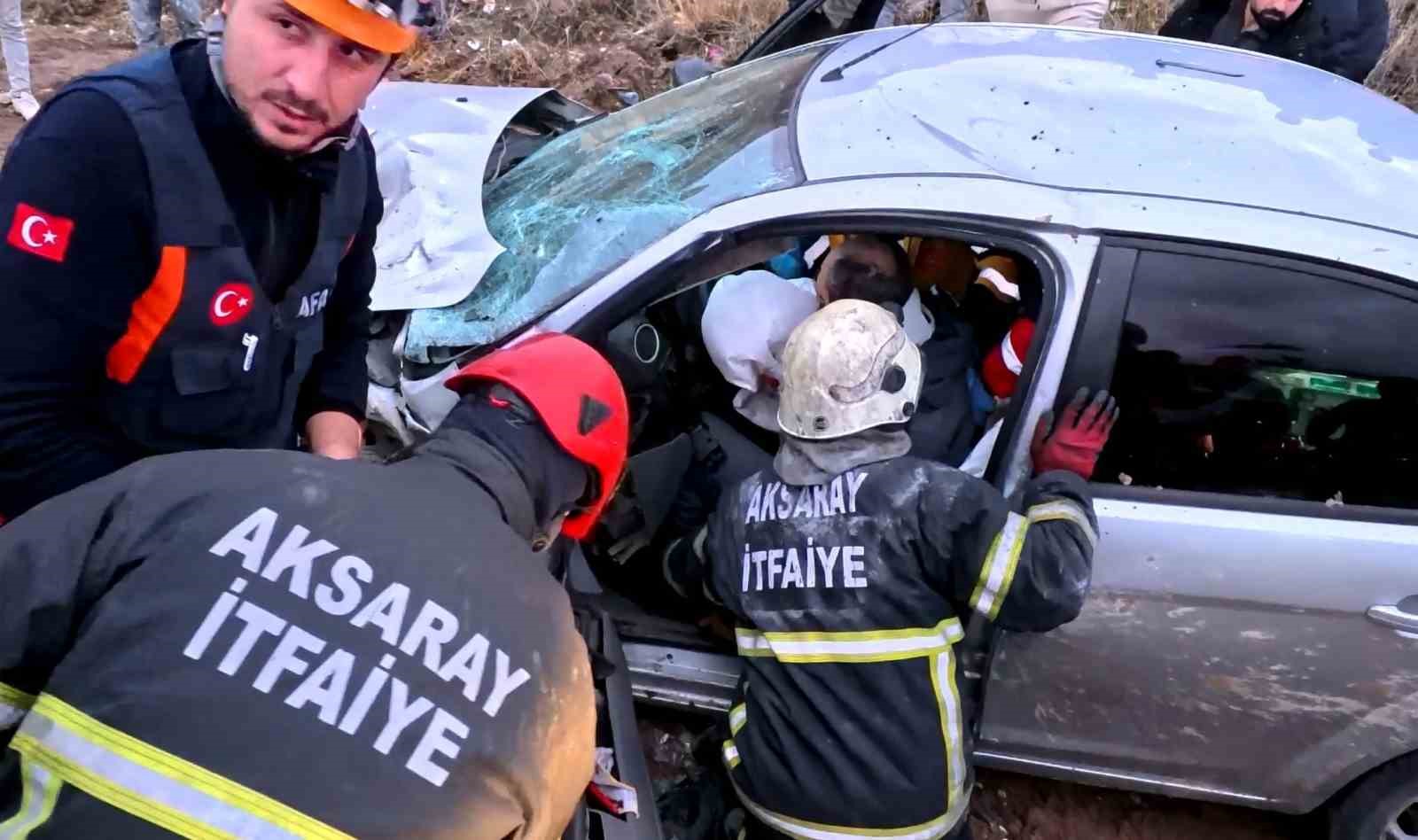 Aksaray’da minibüs ile otomobil kafa kafaya çarpıştı: 6 yaralı
